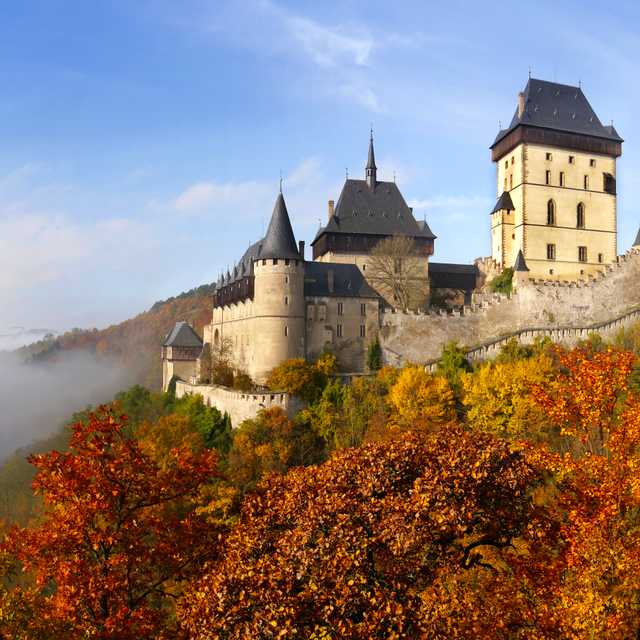 Prague to Karlstejn Castle: Private day trip