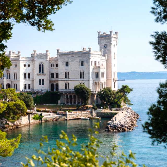 Ljubljana to Miramare Castle and Grotta Gigante: Day trip