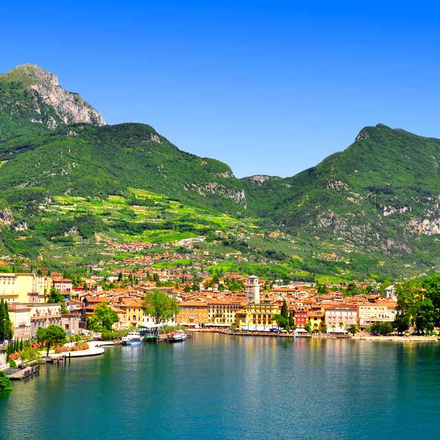 Verona to Sirmione and Riva del Garda: Private day trip