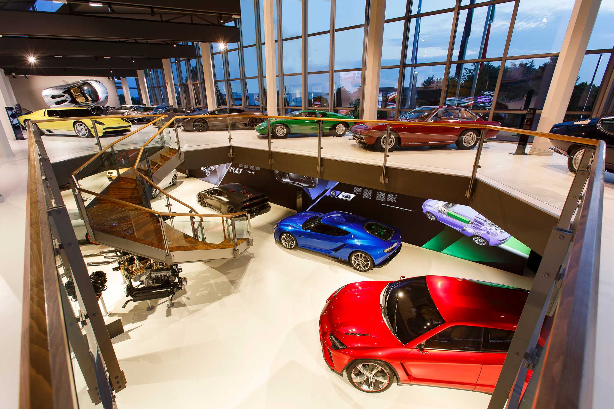 ArrĂȘt de l'itinĂ©raire Ă Lamborghini Museum lors d'une excursion privĂ©e d'une journĂ©e depuis Bologna