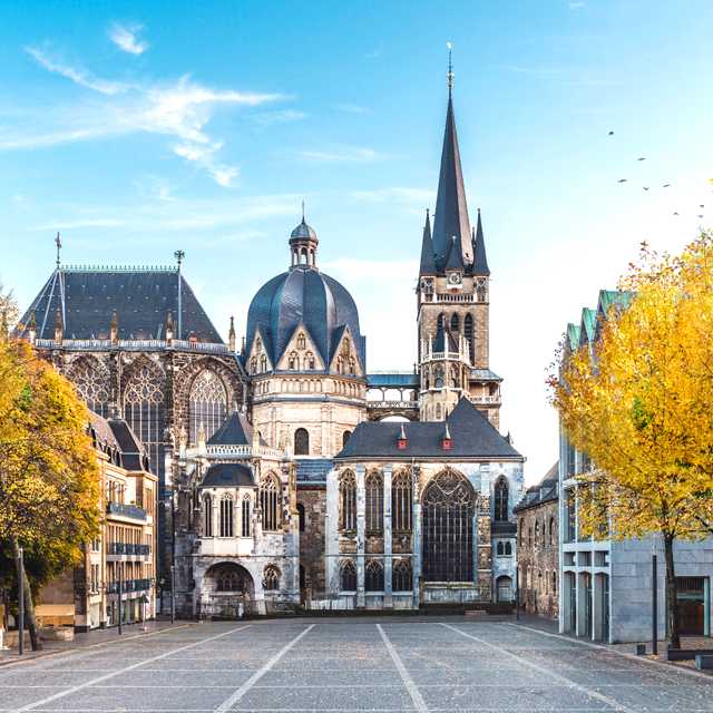 Cologne to Aachen and Linz am Rhein: Private day trip