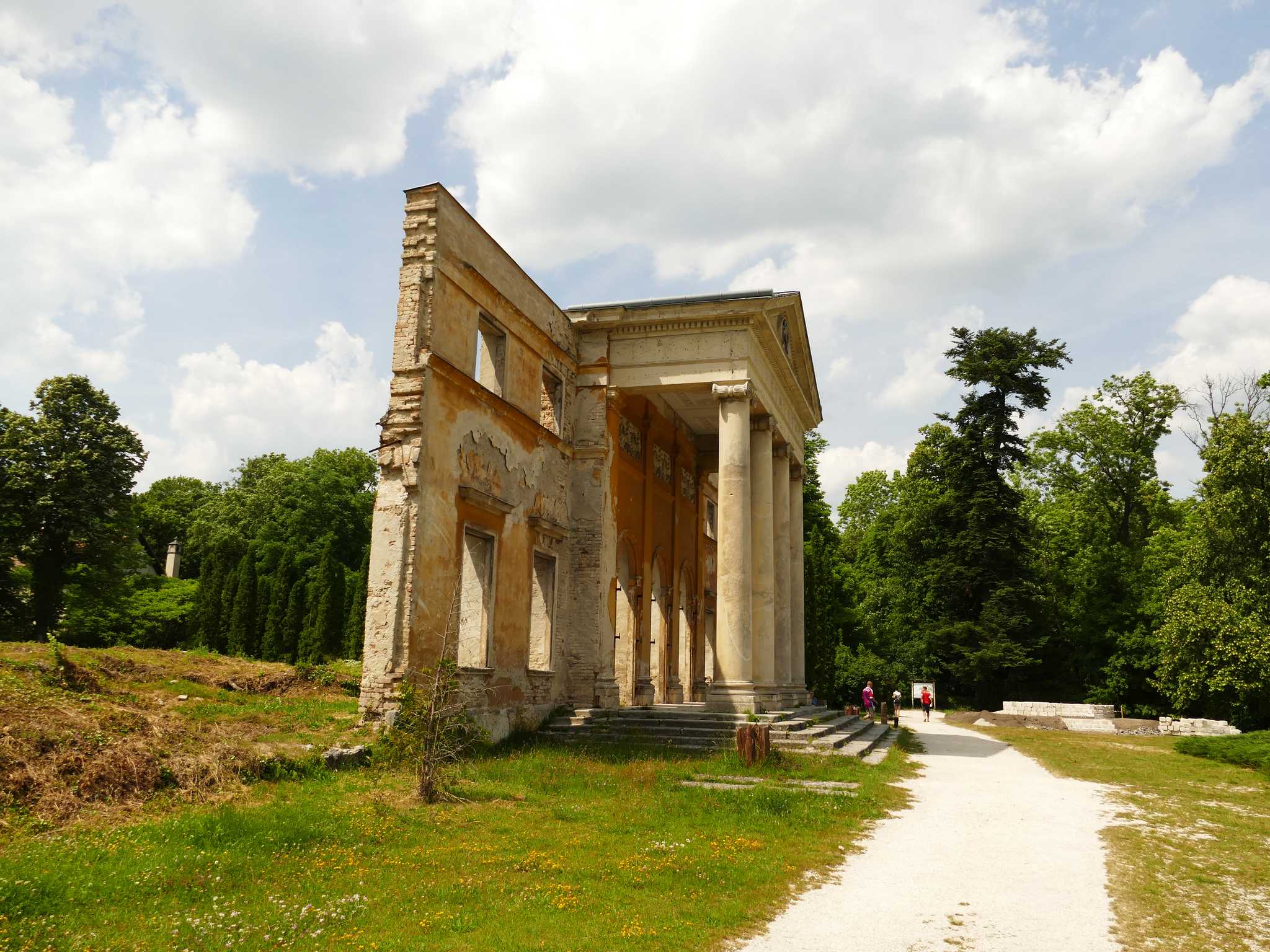 Arrêt de l'itinéraire à Alcsuti Arboretum lors d'une excursion privée d'une journée depuis Budapest