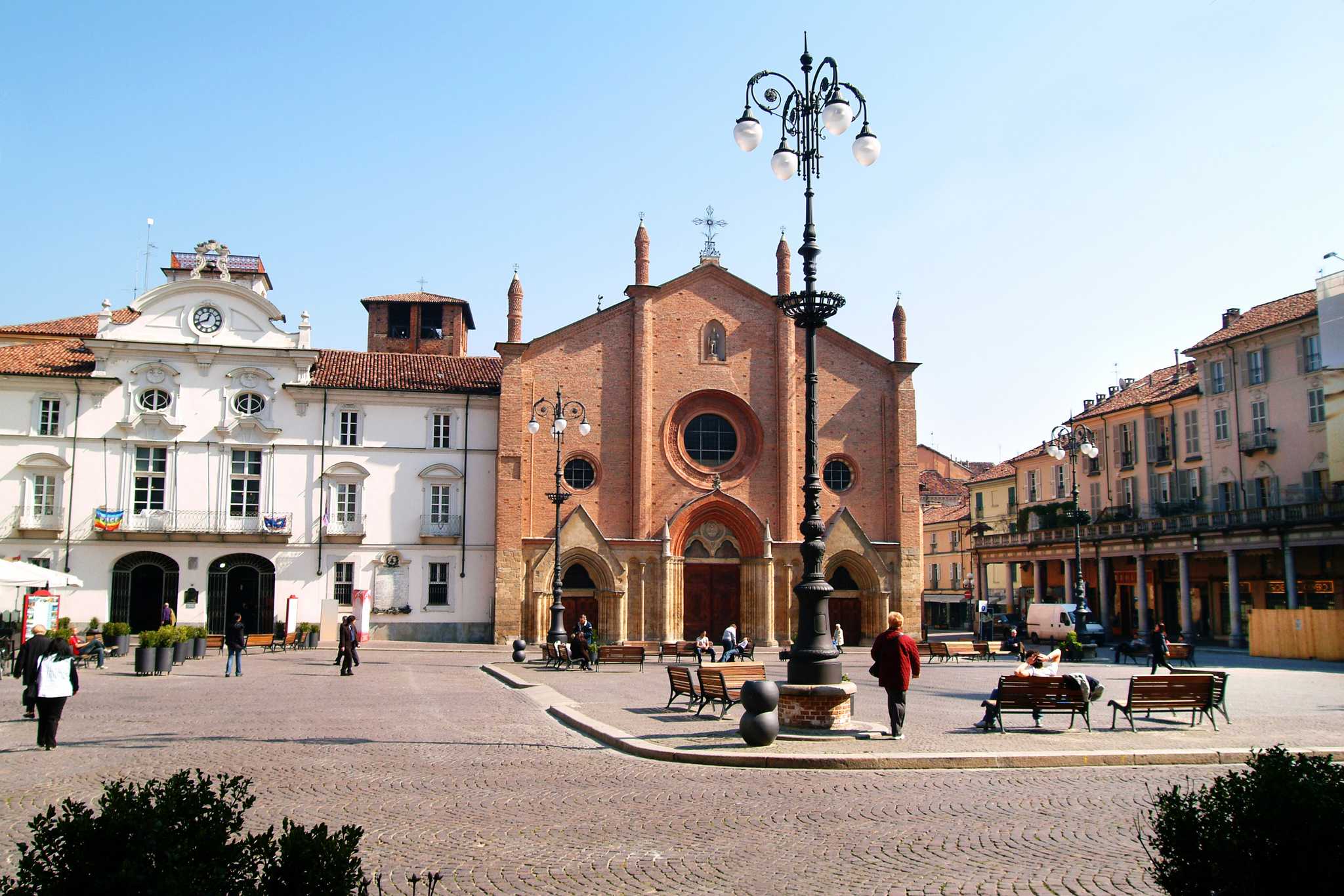 Private Autotransferdienste in Asti - malerische Aussicht auf Asti in Italien