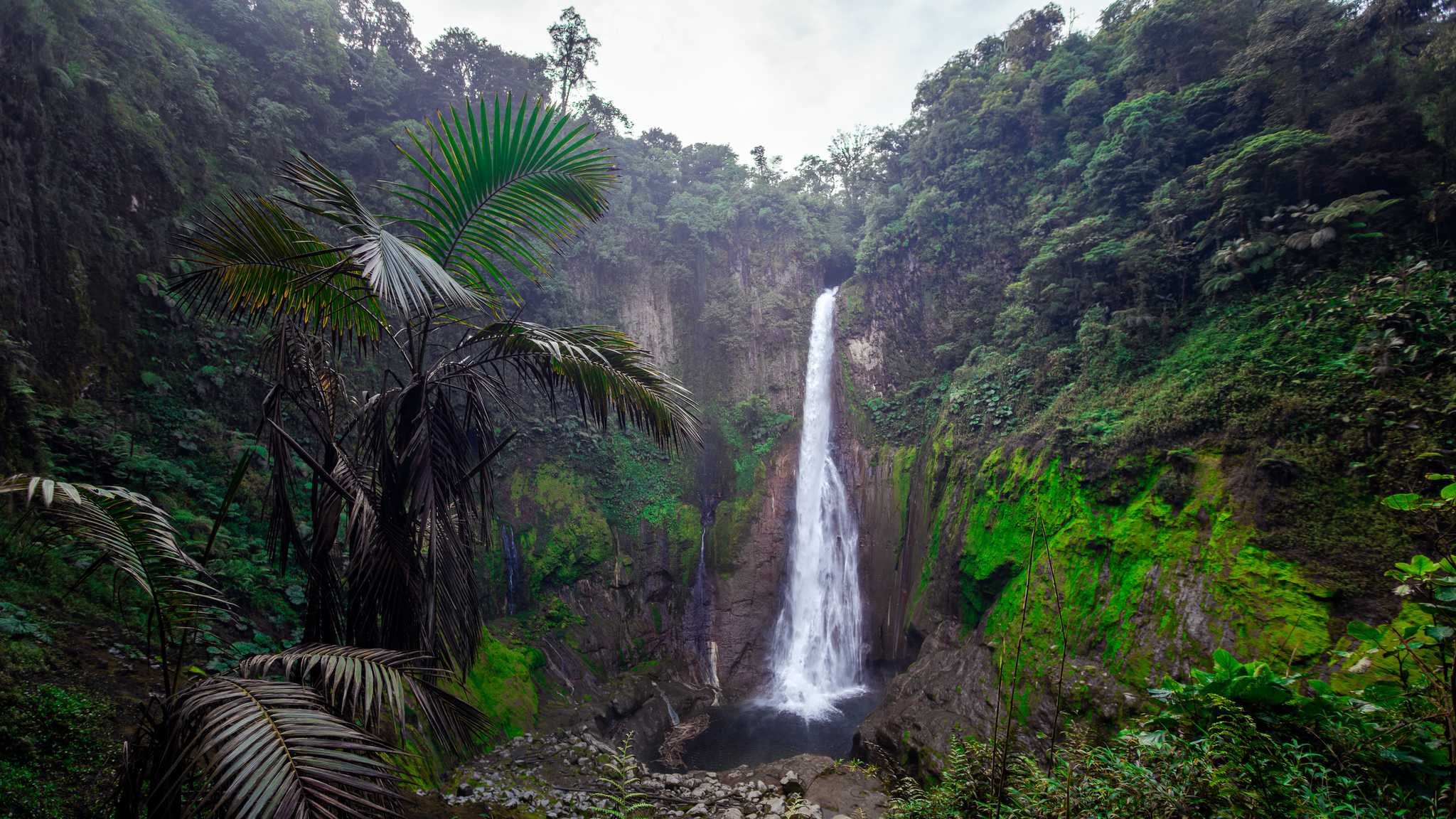 Itinerary stop at Catarata del Toro & Blue Falls on private day trip from La Fortuna