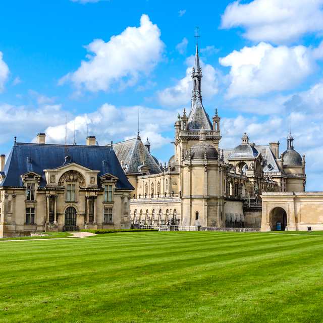 Paris to Chantilly and Royaumont Abbey: Day trip