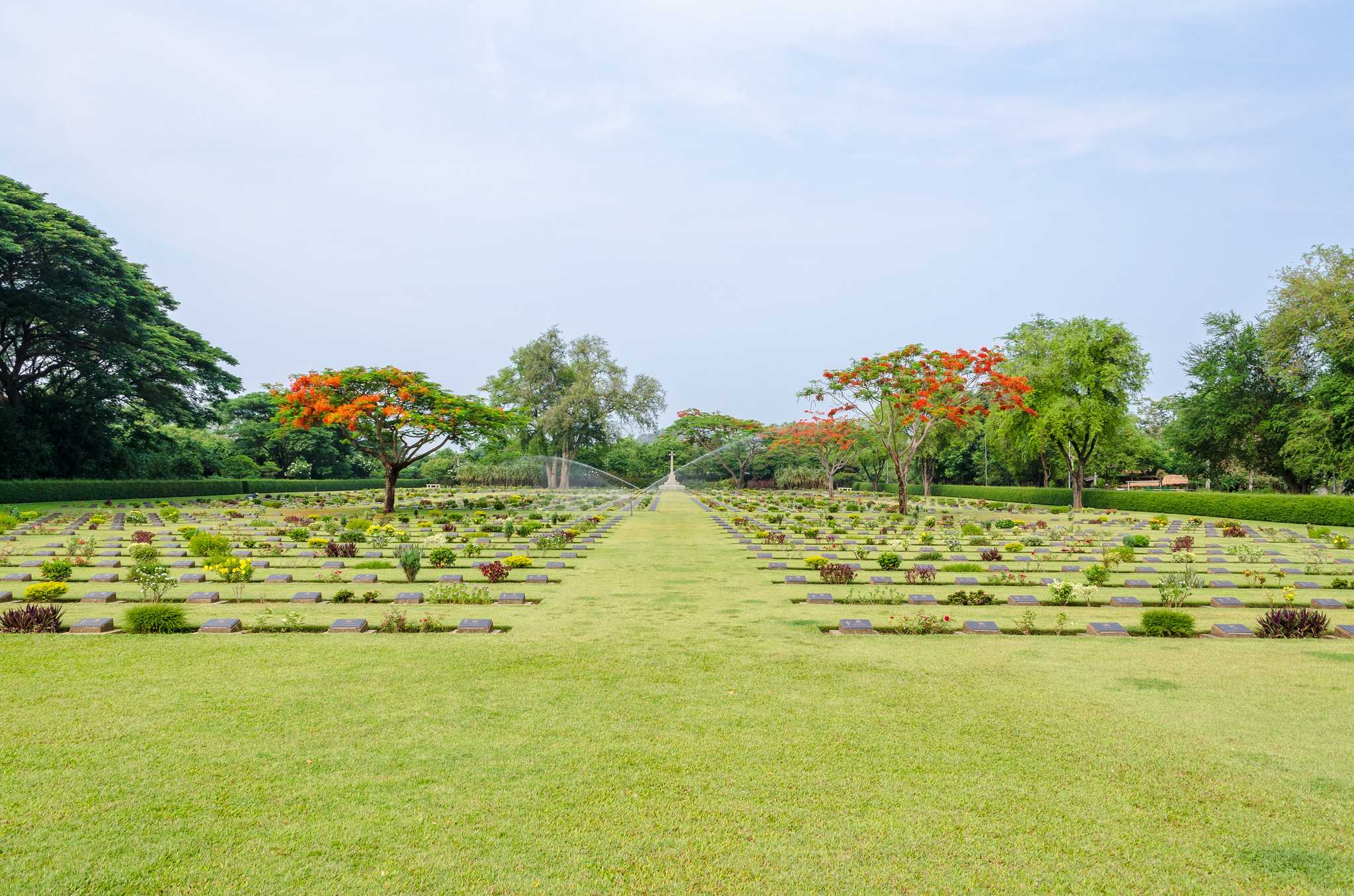 Bangkok 에서 출발하는 개인적인 하루 여행 중 Chong Kai Allied War Cemetery 일정 정지