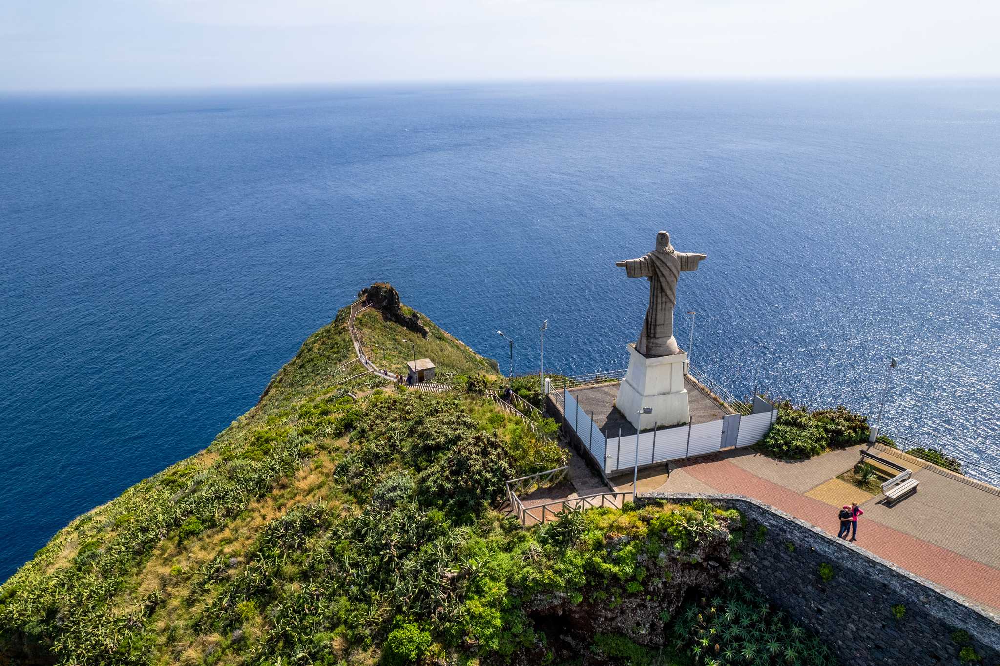 Visitar Cristo Rei en el camino de funchal-pt a santa-cruz-portugal-pt con Daytrip