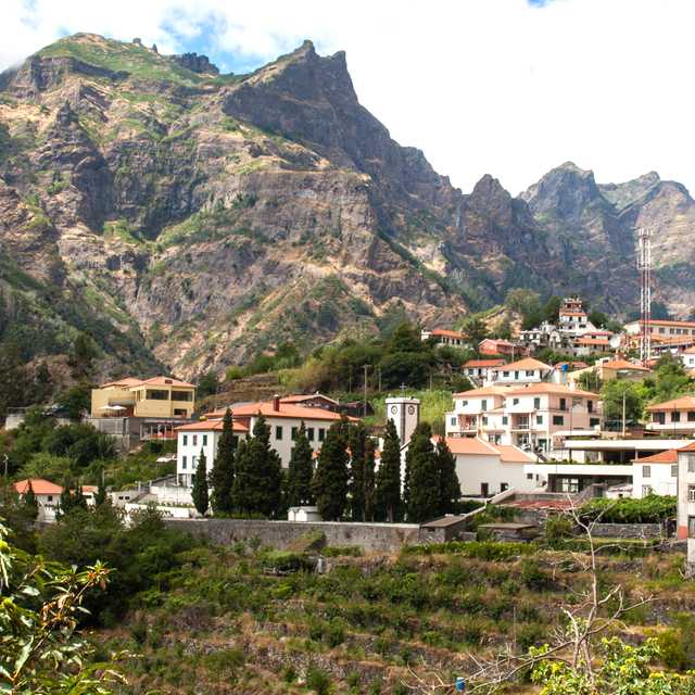 Funchal to Curral das Freiras and Peak of Barcelos: Day trip