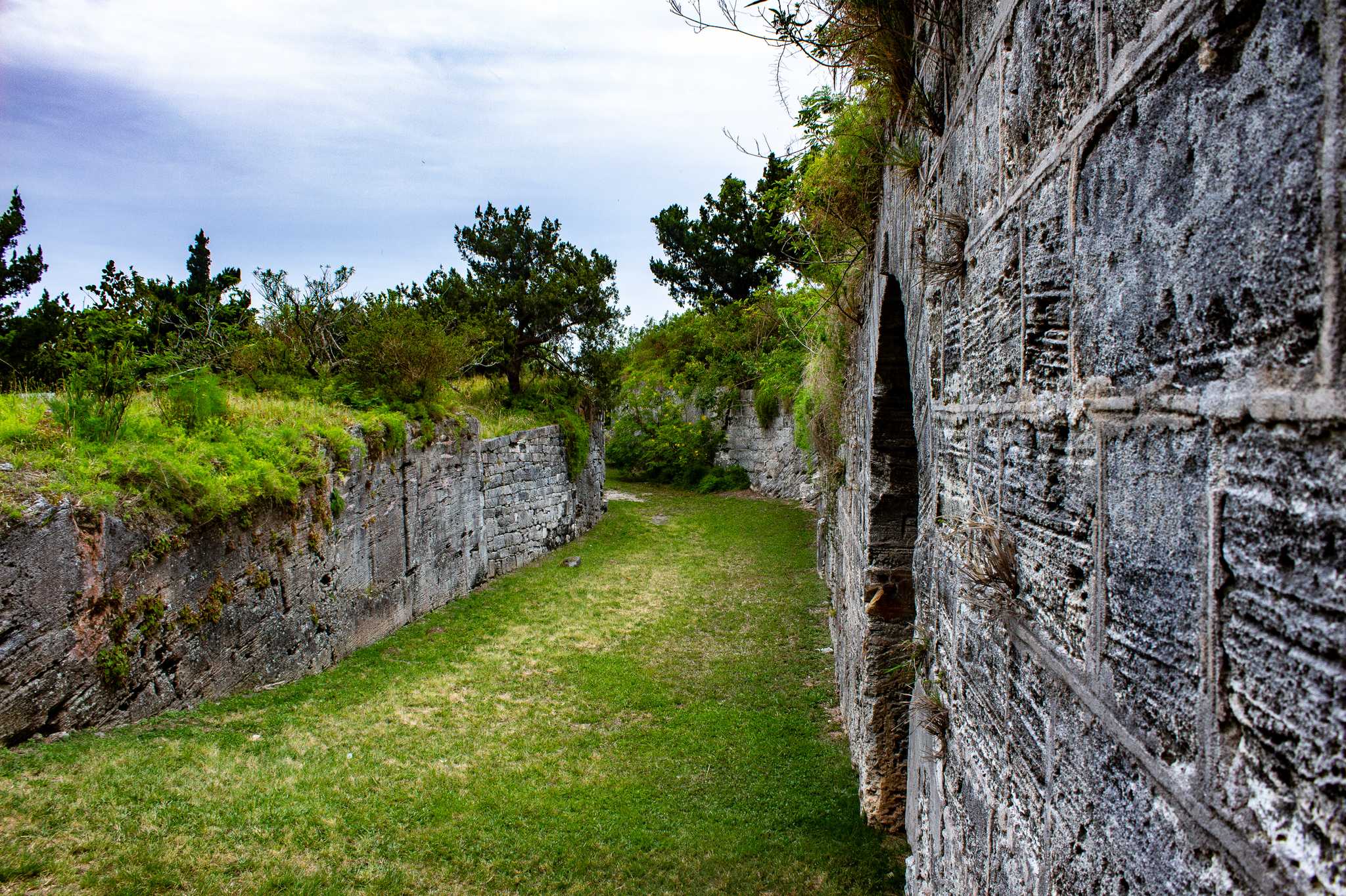 Besuchen Sie Fort Scaur auf dem Weg von somerset-village-bm nach hamilton-bermuda-bm mit Daytrip