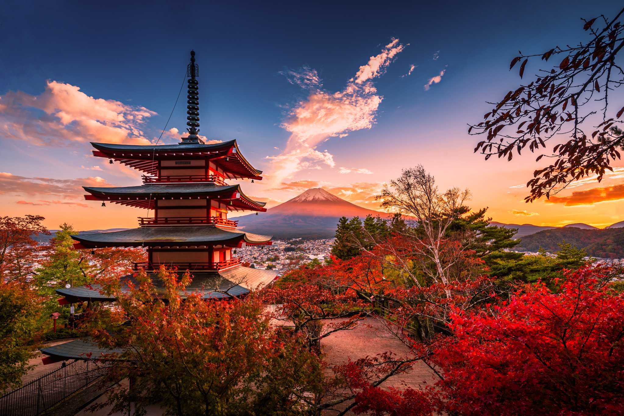 Private Autotransferdienste in Fujiyoshida - malerische Aussicht auf Fujiyoshida in Japan