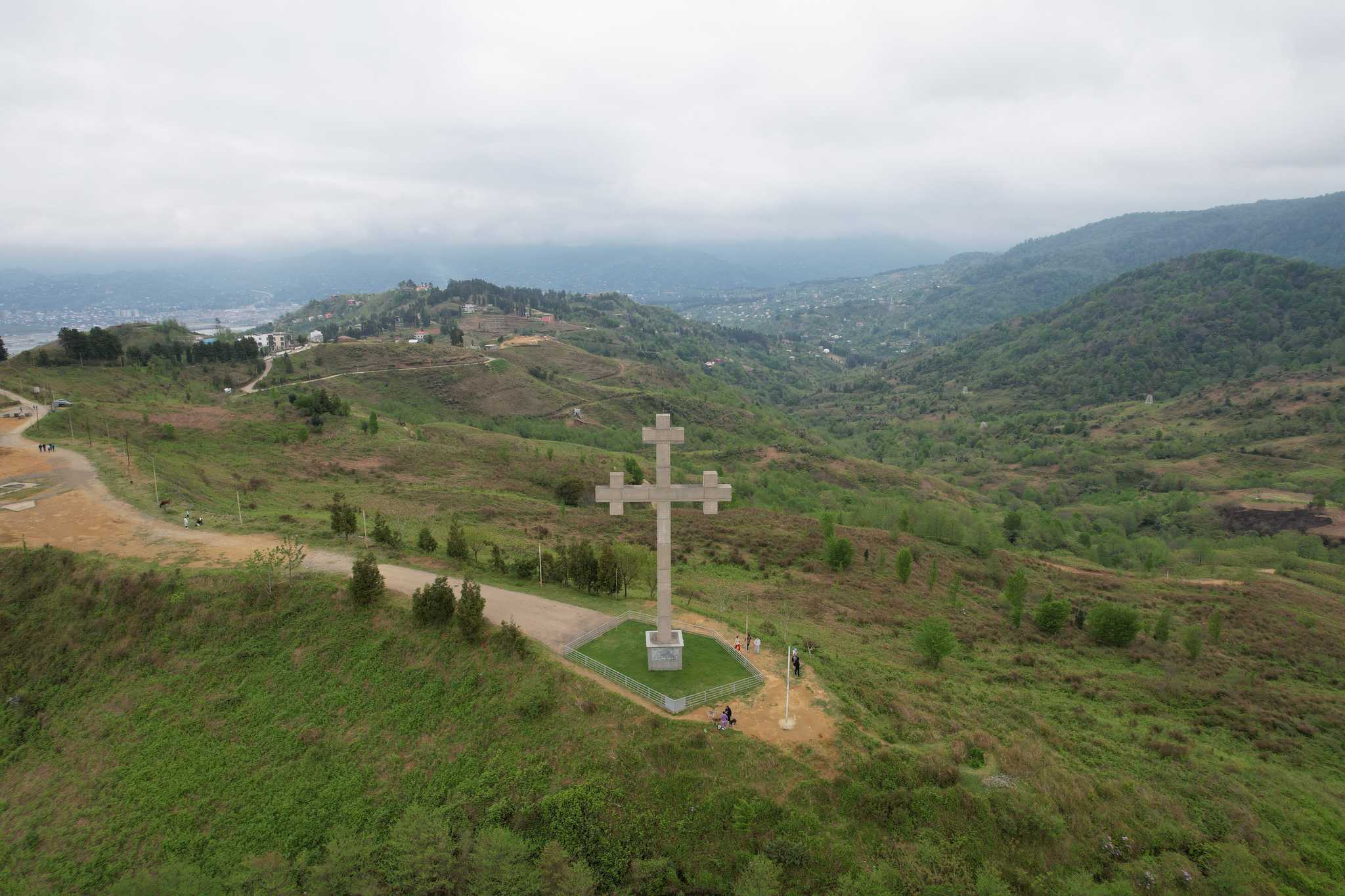 在 从 batumi-ge 到 goderdzi-resort-ge 的途中,参观 Gonio Cross ,通过 Daytrip