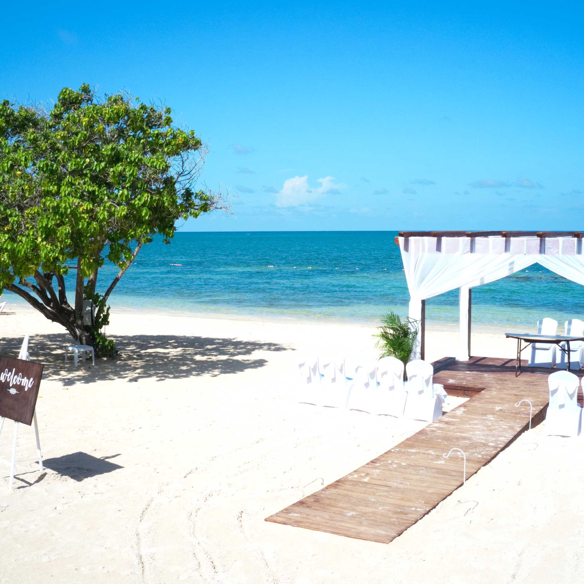 Private car transfers in Jamaica from Iberostar