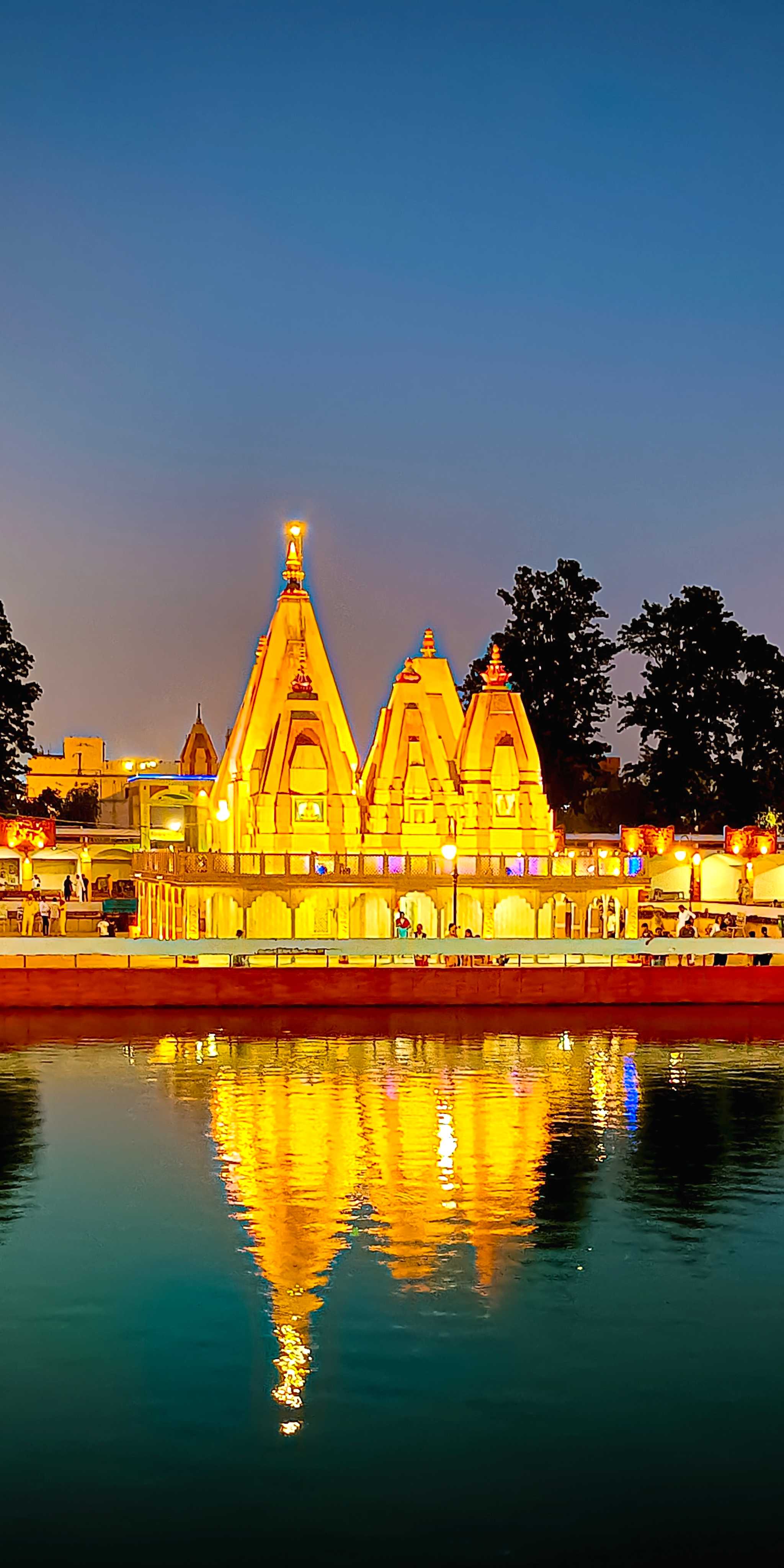 ์ฟ ๋ฃจํฌ์
ฐํธ๋ผ