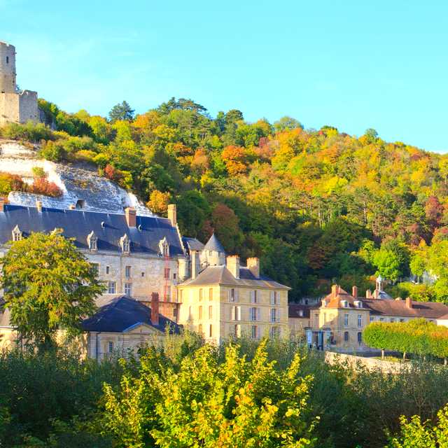 Paris CDG to Giverny and La Roche-Guyon: Private day trip