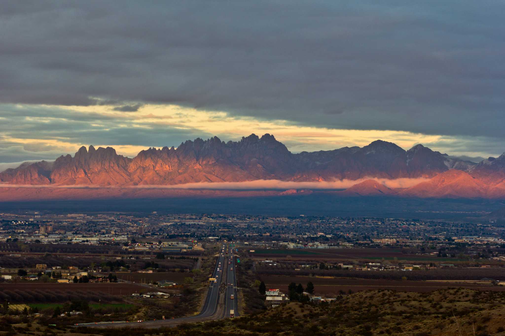 Sun-drenched plazas, rich history, and dramatic landscapes await in Las Cruces, New Mexico.