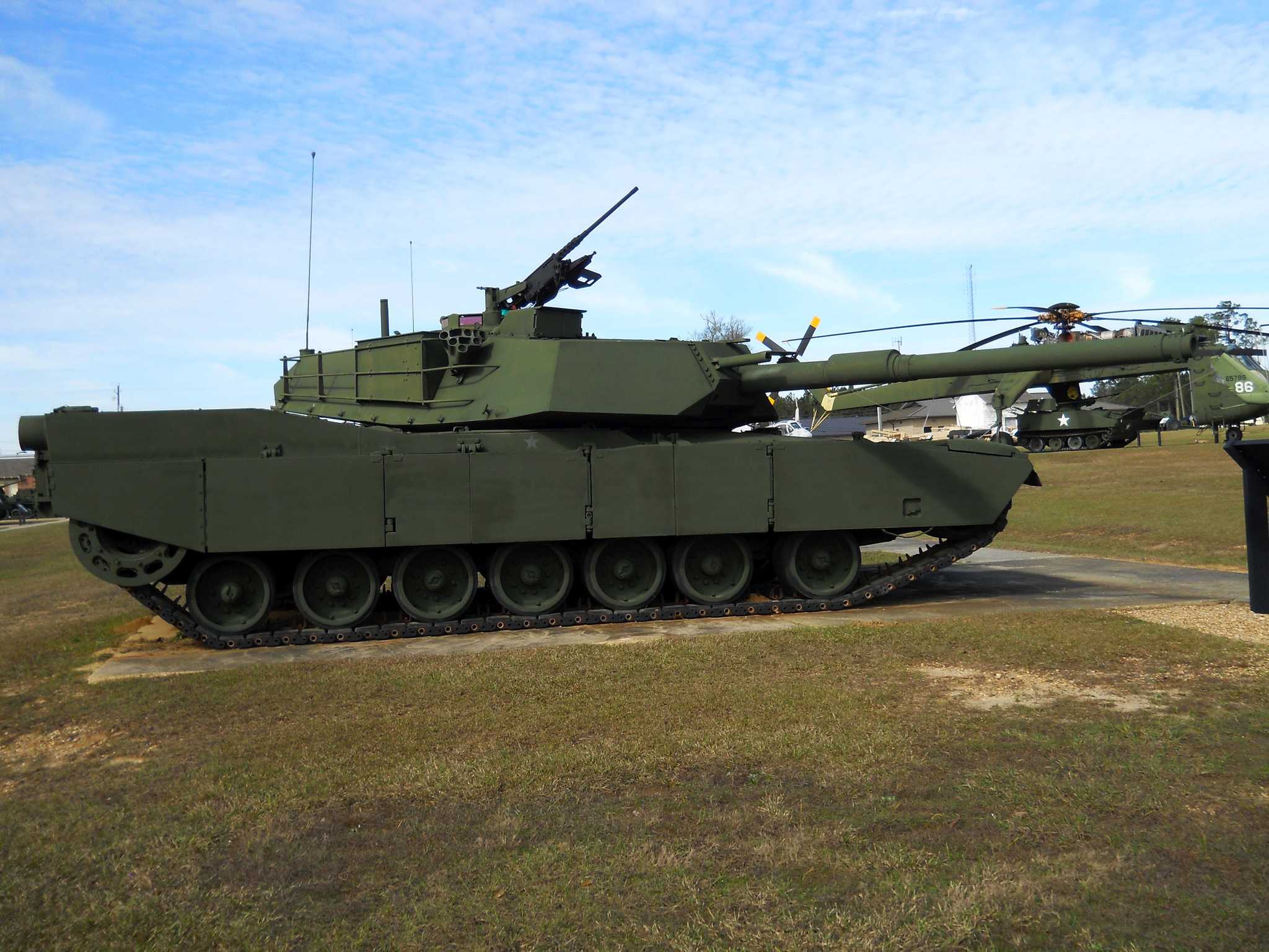 在 从 fort-walton-beach-fl-us 到 shreveport-la-us 的途中，参观 Mississippi Armed Forces Museum ，通过 Daytrip