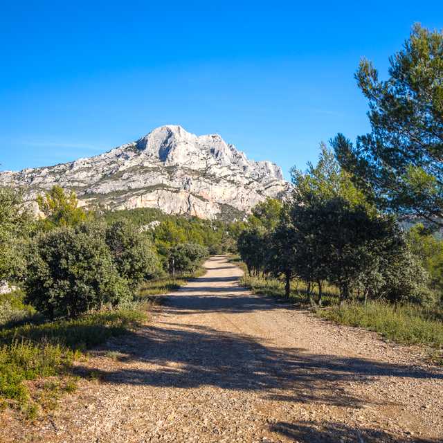 Aix to Cezanne’s Atelier and Sainte-Victoire Mtns: Day trip