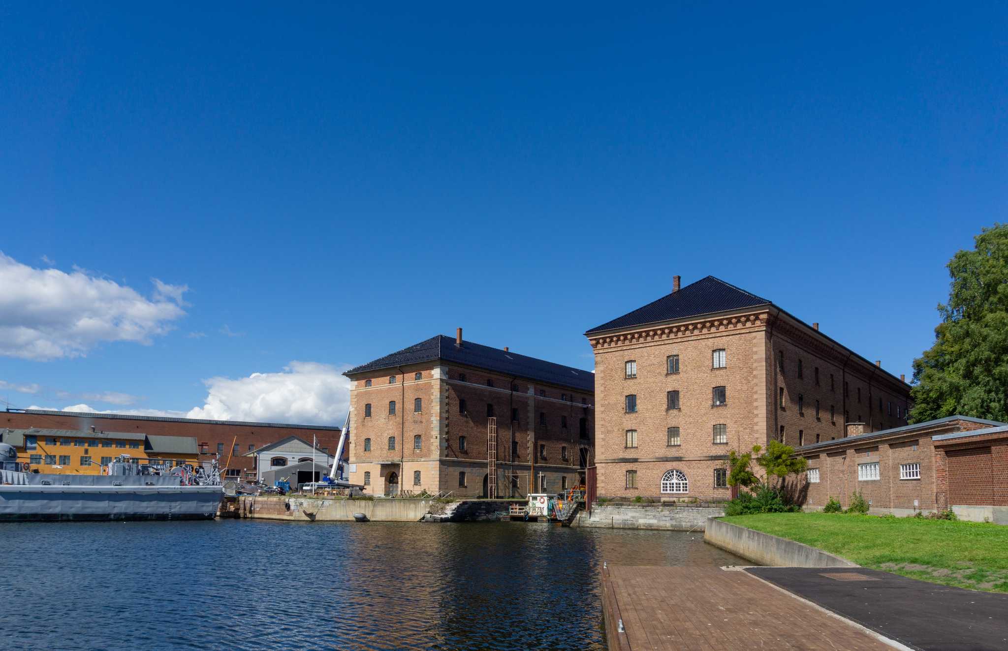 在 从 oslo-no 到 tonsberg-no 的途中，参观 The Norwegian Naval Museum ，通过 Daytrip