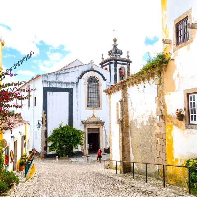 Cascais to Obidos and Nazare: Private day trip