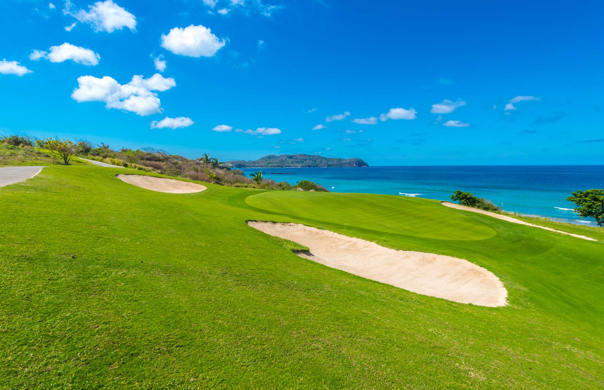 Besuchen Sie Ocean View Golf Course auf dem Weg von hungry-bay-nature-reserve-bm nach hamilton-bermuda-bm mit Daytrip