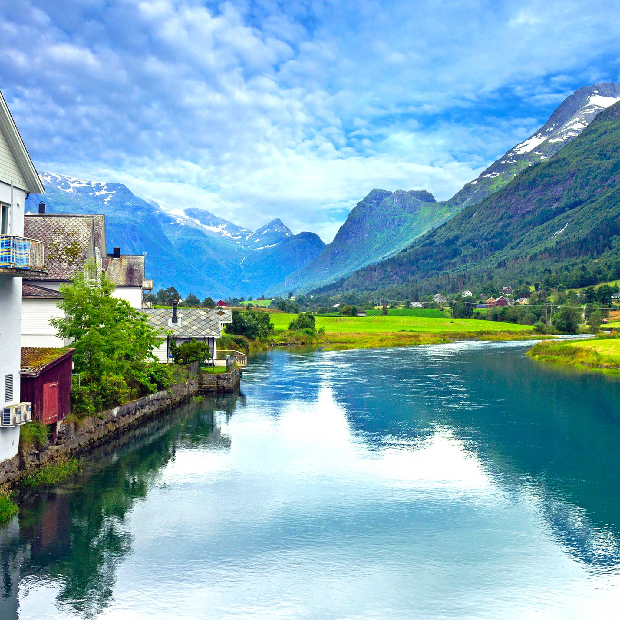 Private car transfers in Norway from Olden
