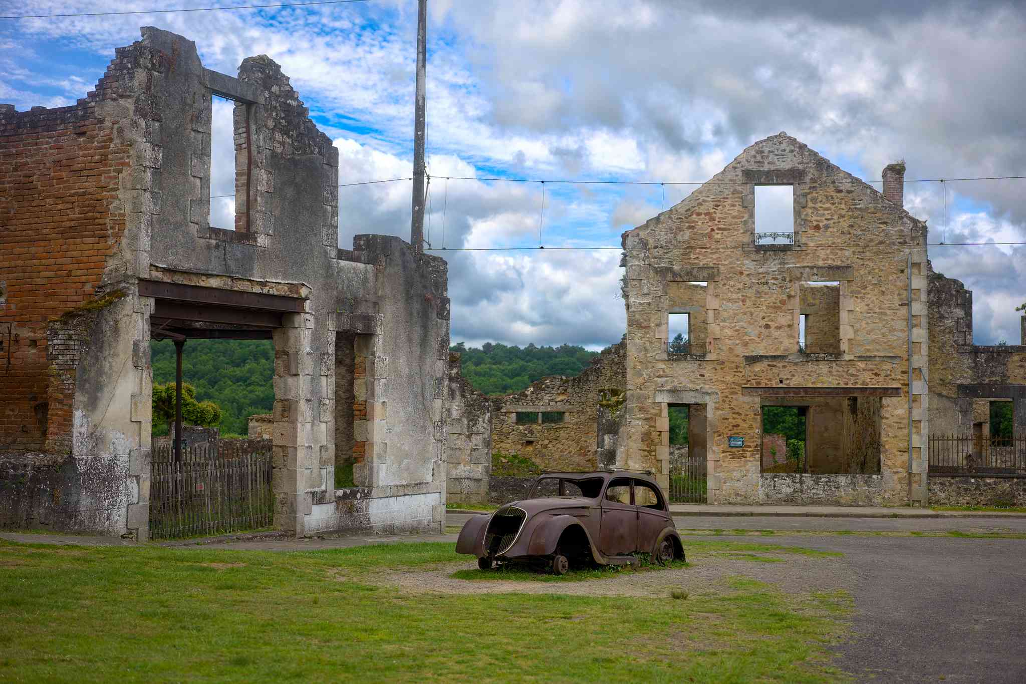 Vista cênica de Oradour-sur-Glane - excursão particular de um dia de Bordeaux - foto 3