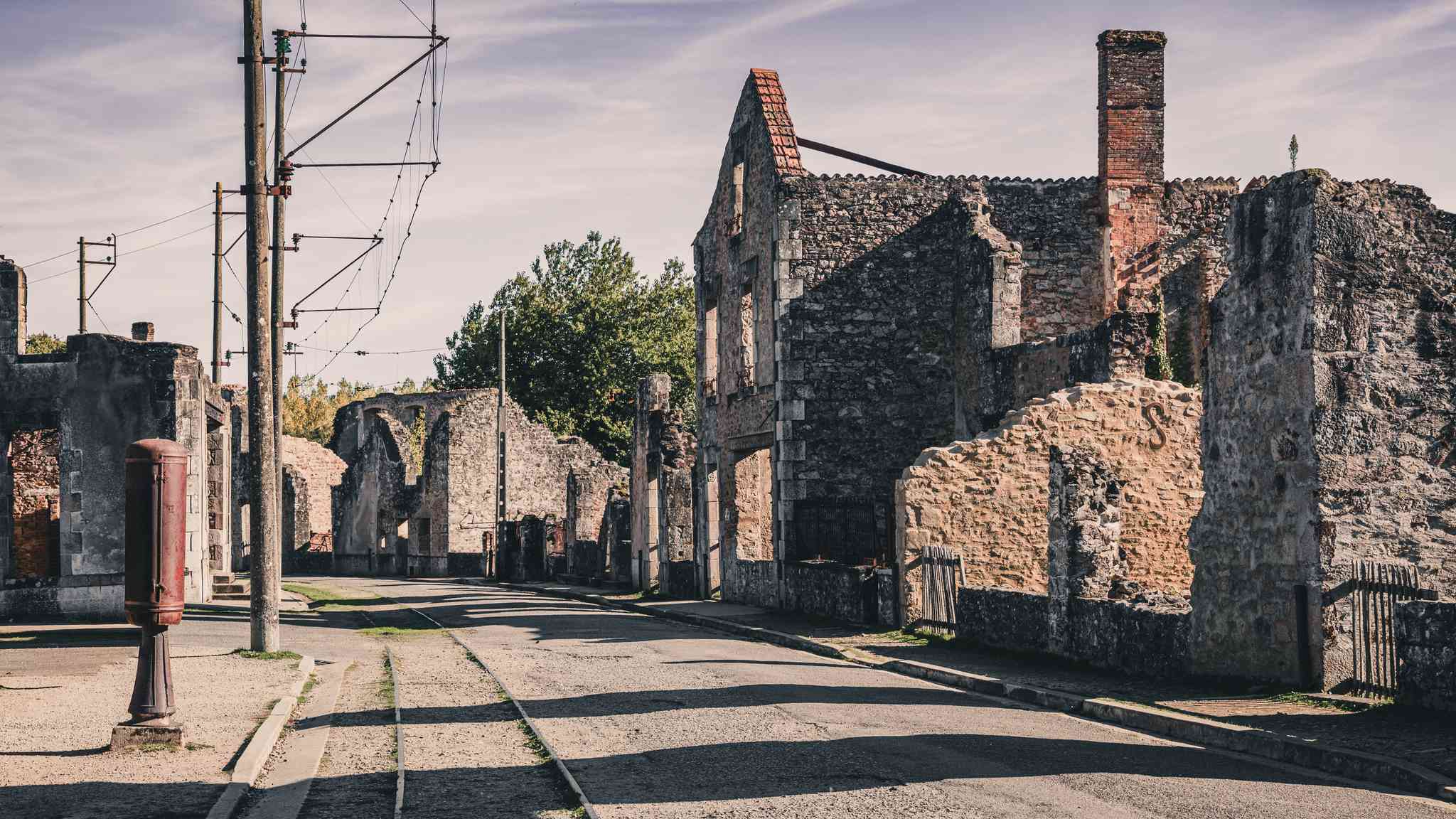 Vista cênica de Oradour-sur-Glane - excursão particular de um dia de Bordeaux - foto 4