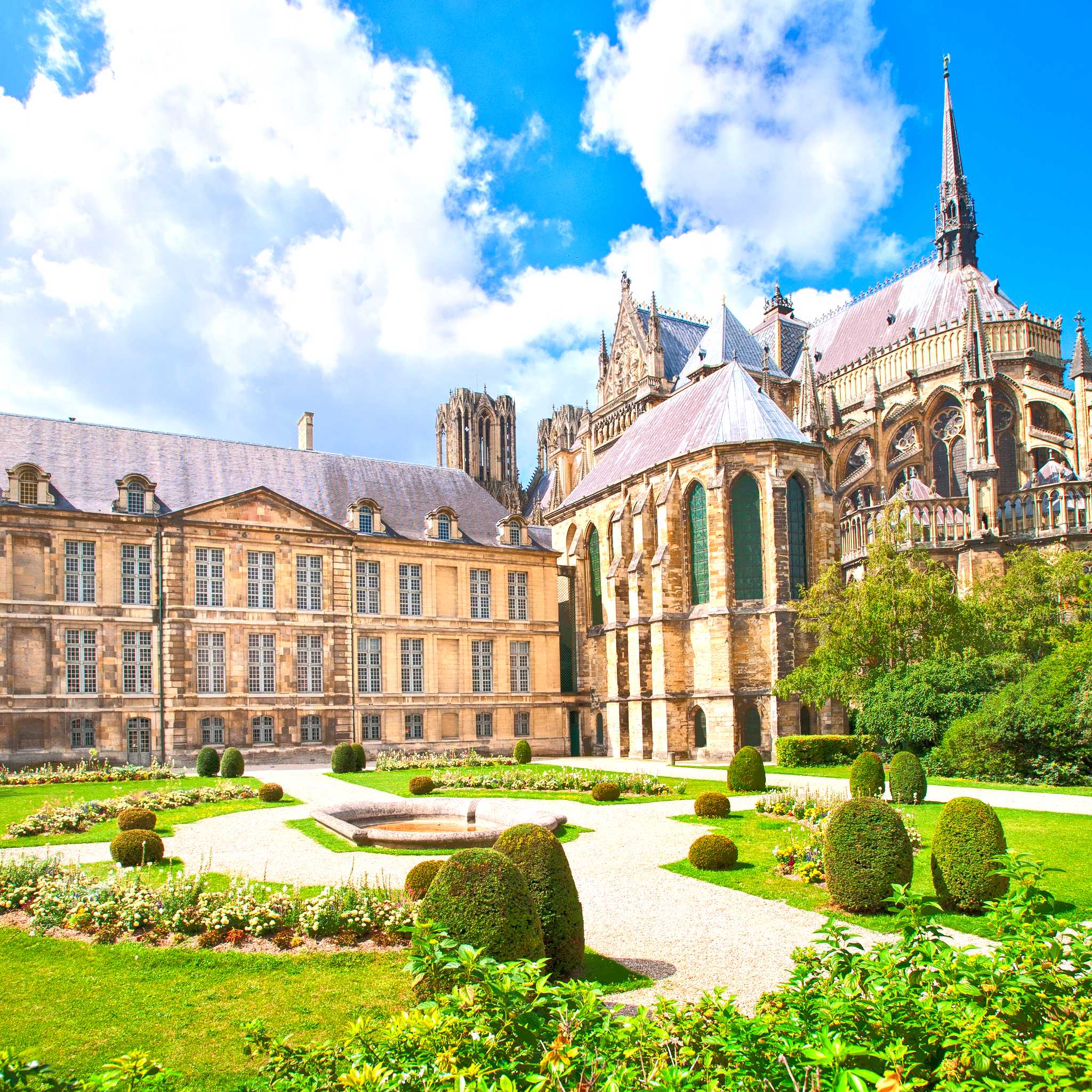 Private car transfers in France from Reims