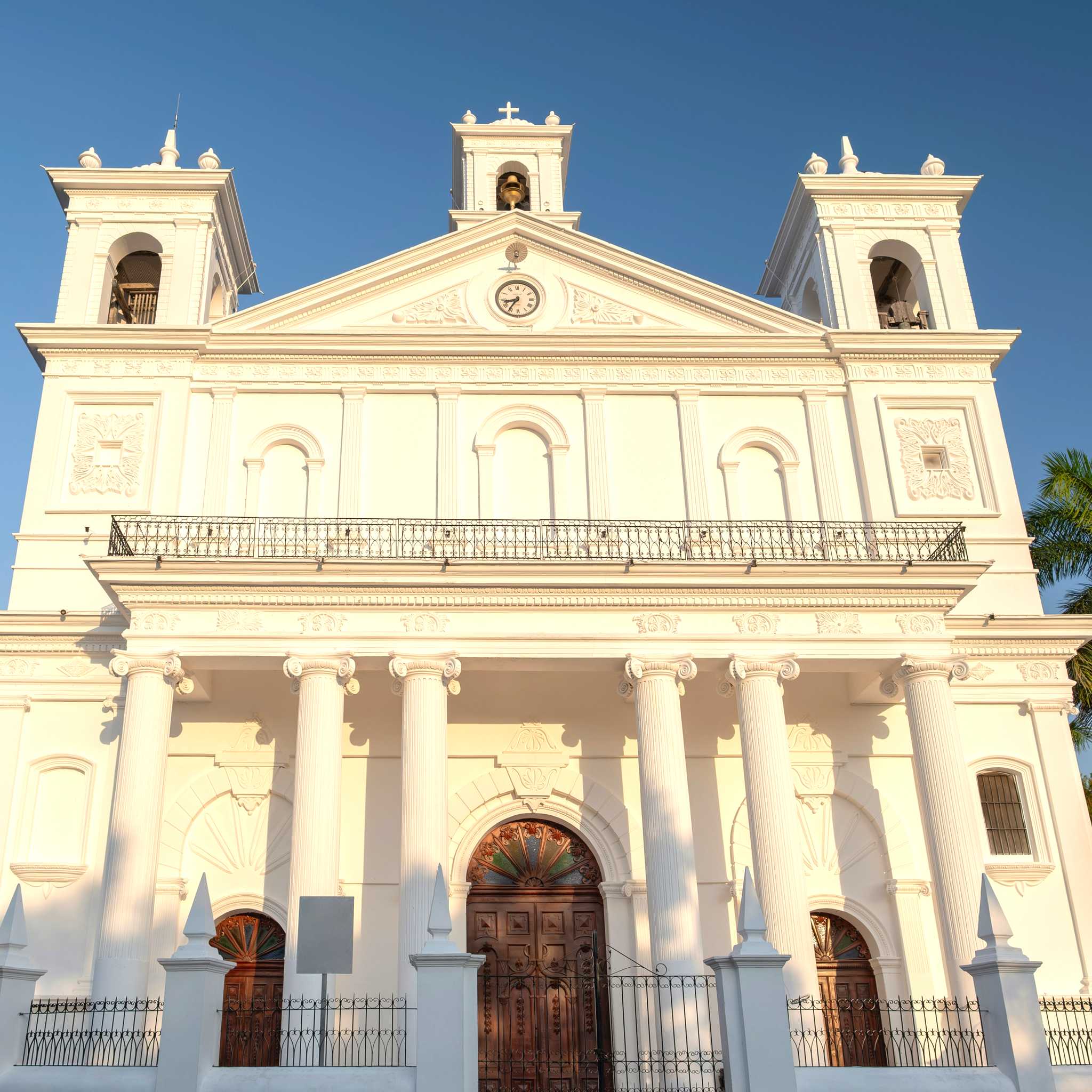 Private car transfers in El Salvador from Suchitoto