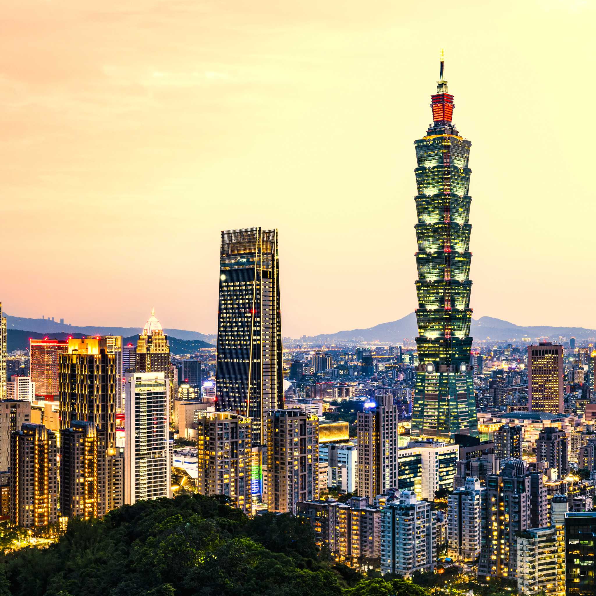 Private car transfers in Taiwan from Taipei