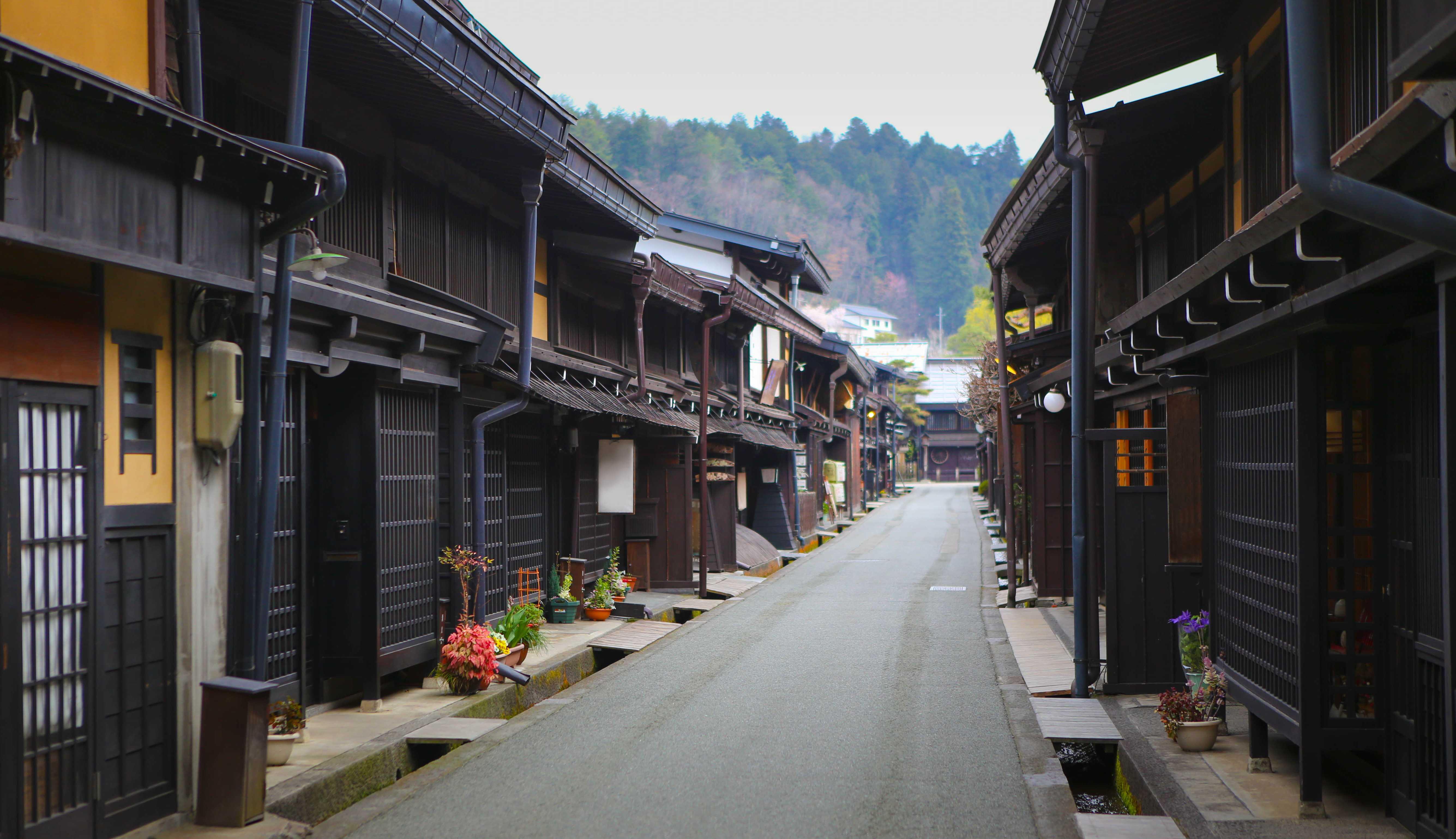 Osaka to Takayama Private Transfer | Daytrip