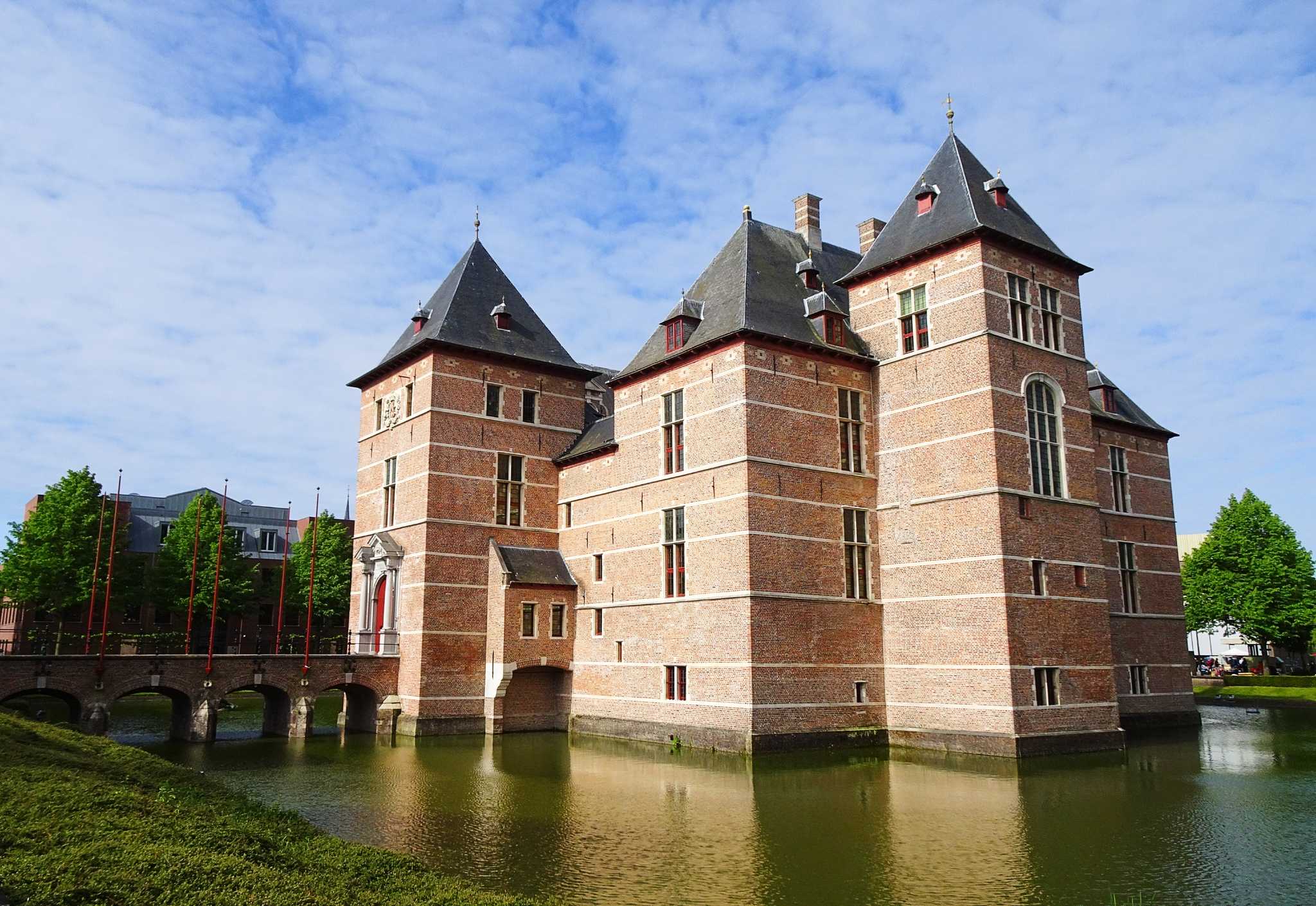 Servicios de traslado en coche privado en Turnhout - vista panorámica de Turnhout en Bélgica