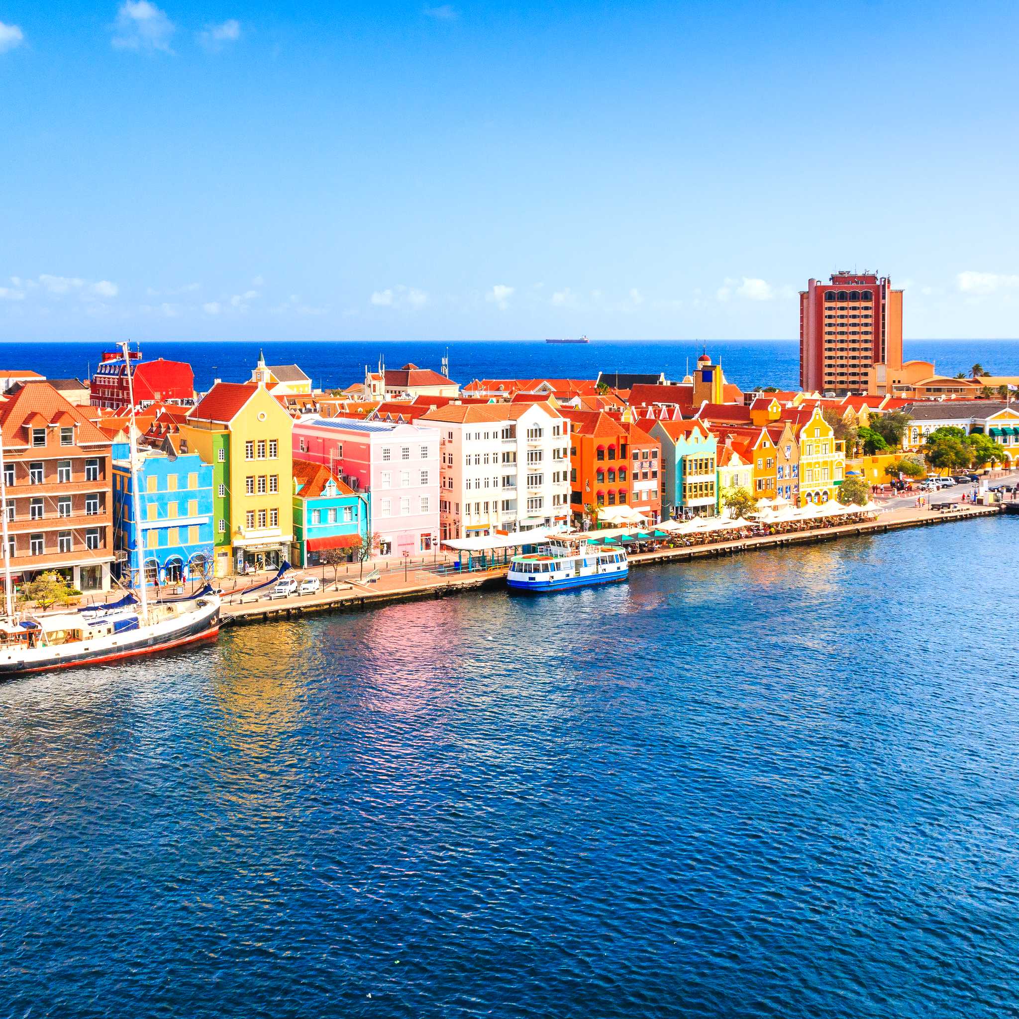 Private car transfers in Curacao from William Town