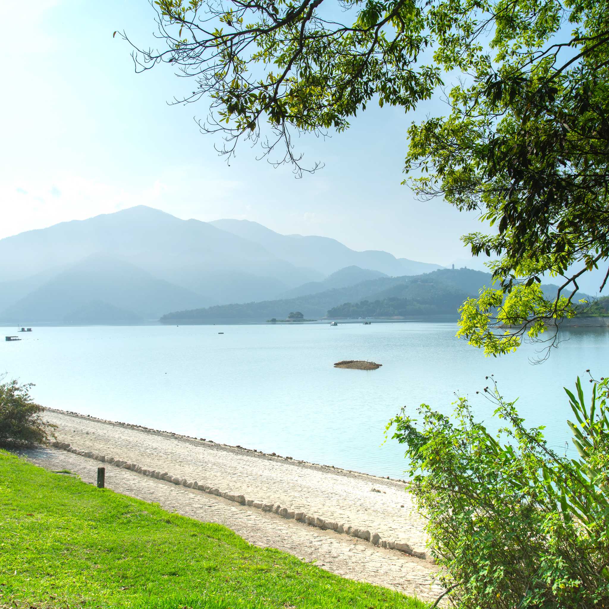 Private car transfers in Taiwan from Sun Moon Lake