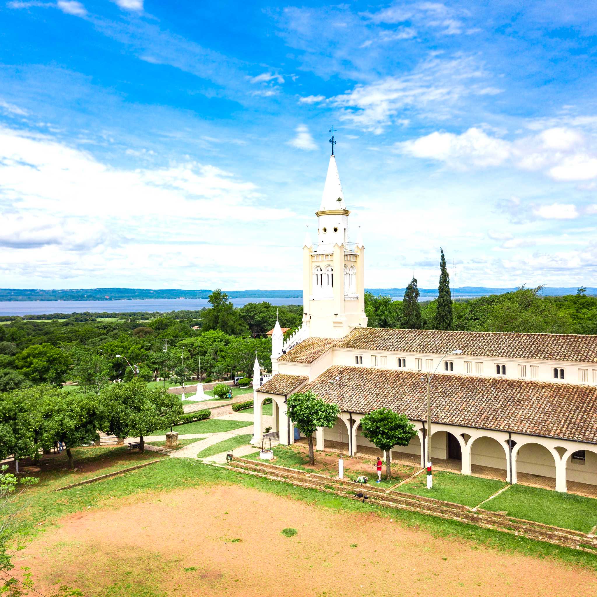 Private car transfers in Paraguay from Aregua