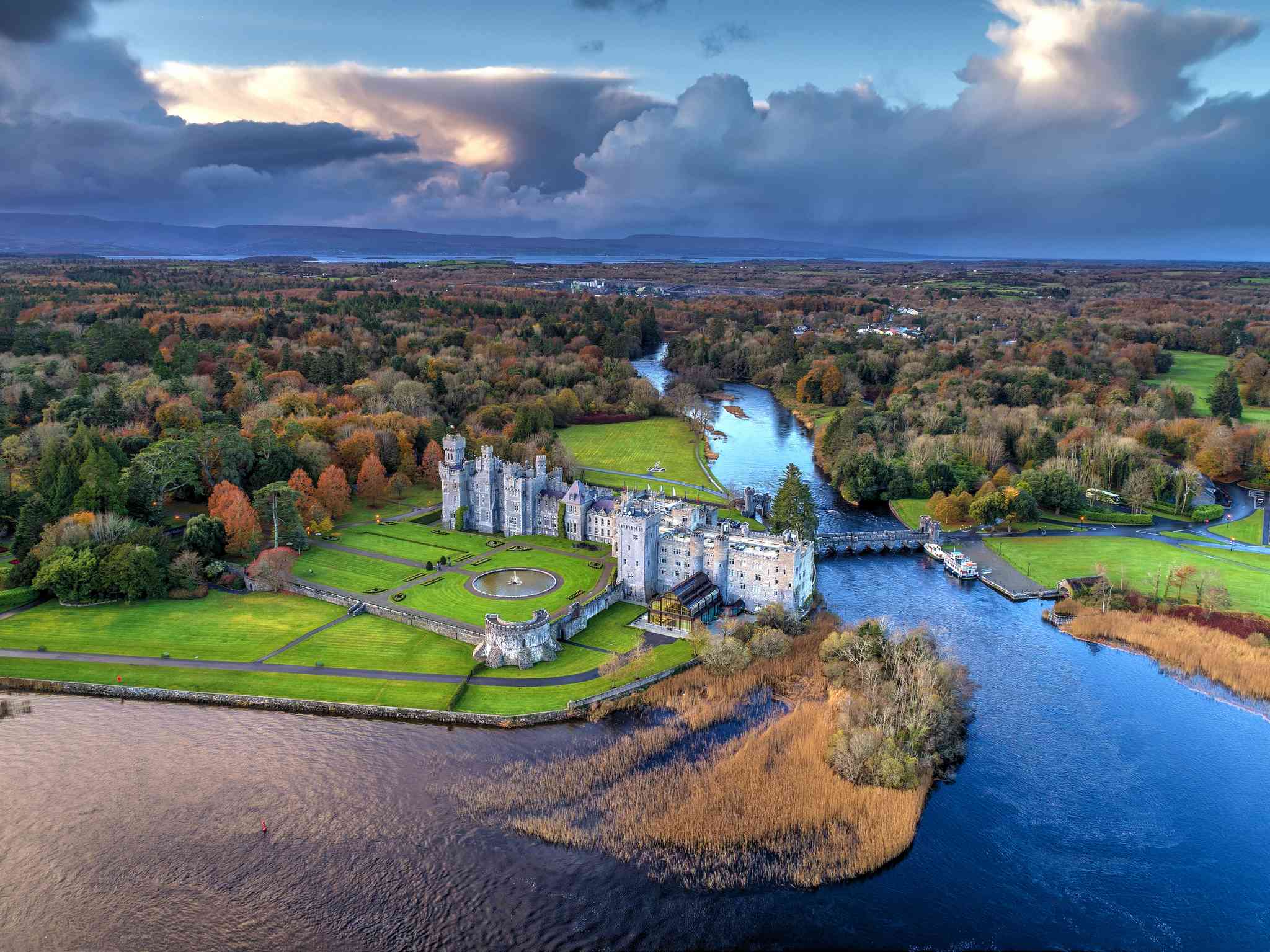 Blick auf die Landschaft von Ashford castle - private Tagesreise von Galway - Foto 2