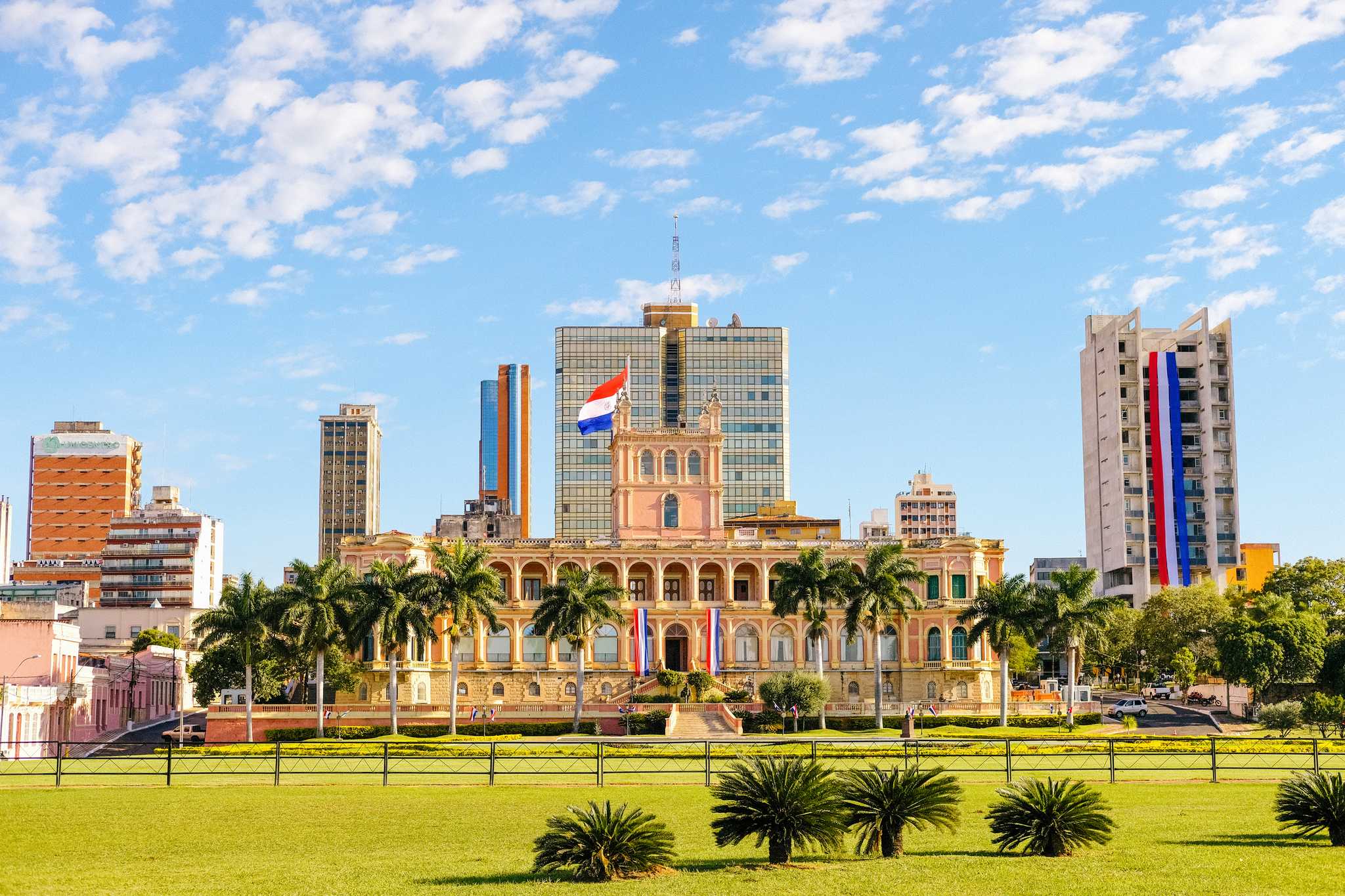 Servicios de traslado en coche privado en Asunción - vista panorámica de Asunción en Paraguay