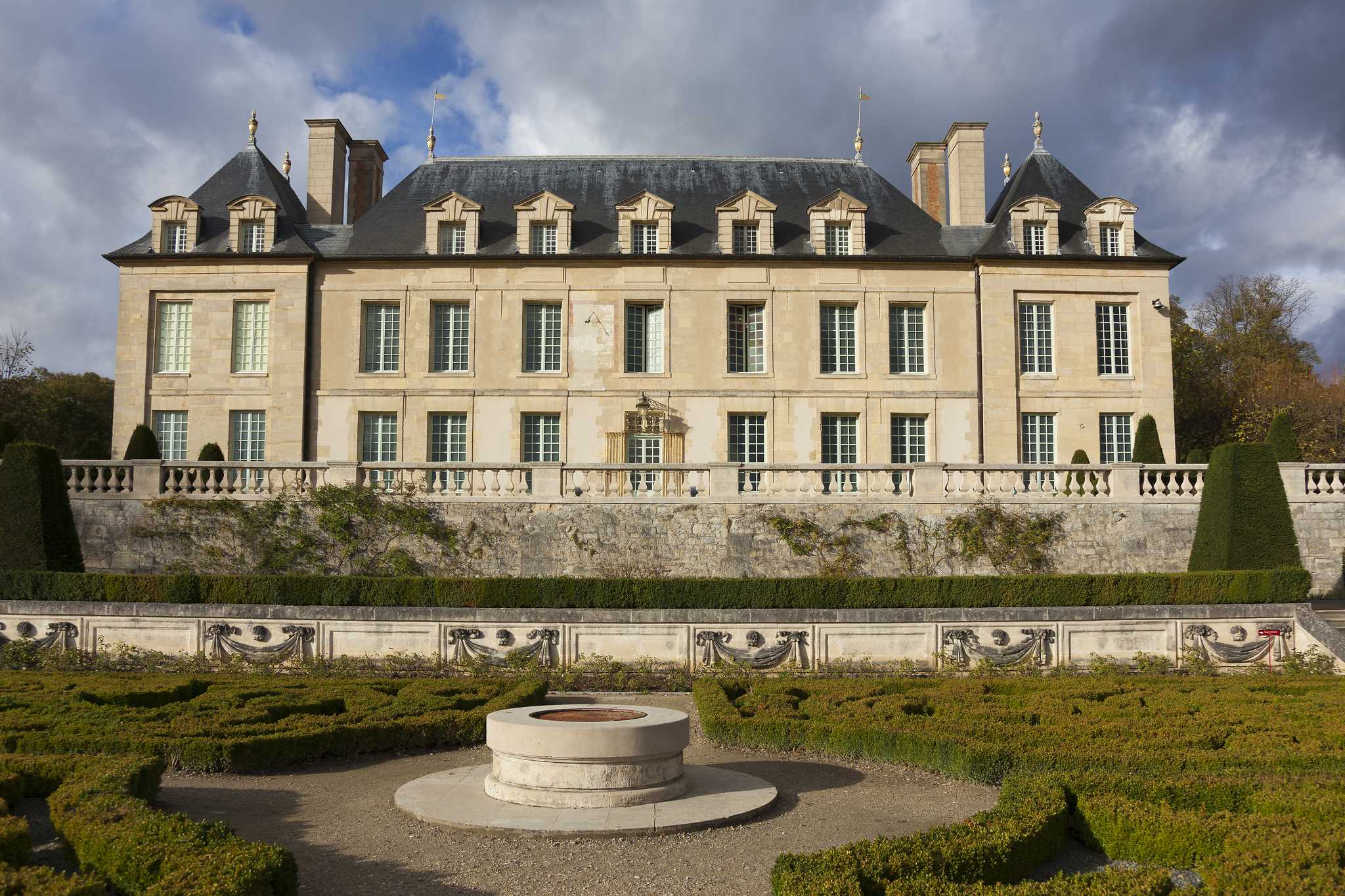 Paris ์์ ์ถ๋ฐํ๋ ๊ฐ์ธ์ ์ธ ํ๋ฃจ ์ฌํ ์ค Auvers-sur-Oise ์ผ์ ์ ์ง