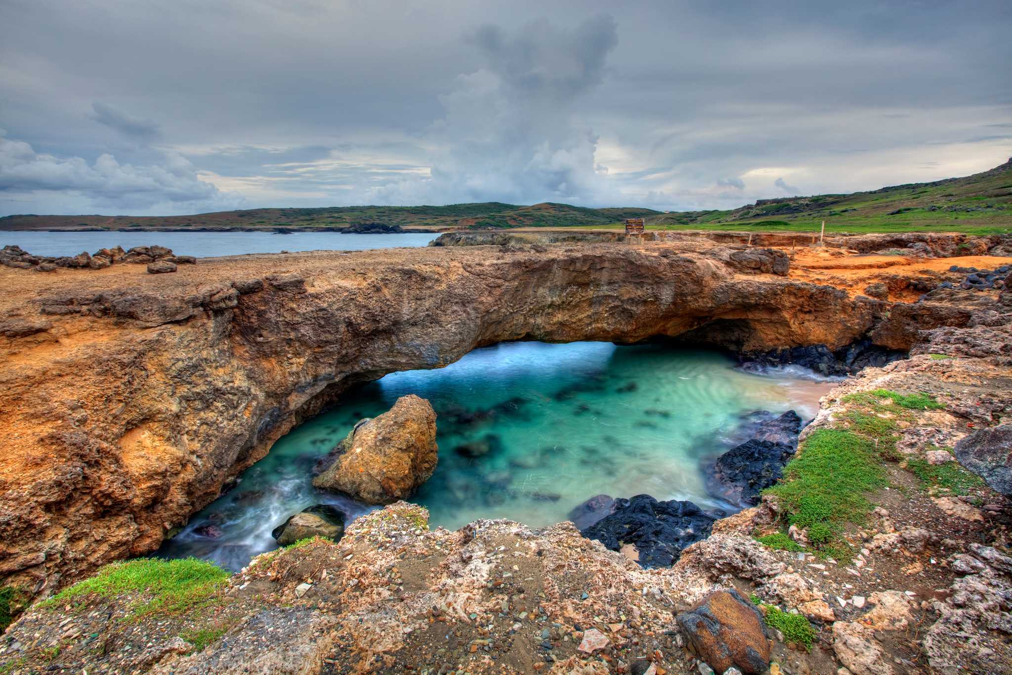Parada no itinerário em Baby Natural Bridge em viagem particular de um dia a partir de Oranjestad