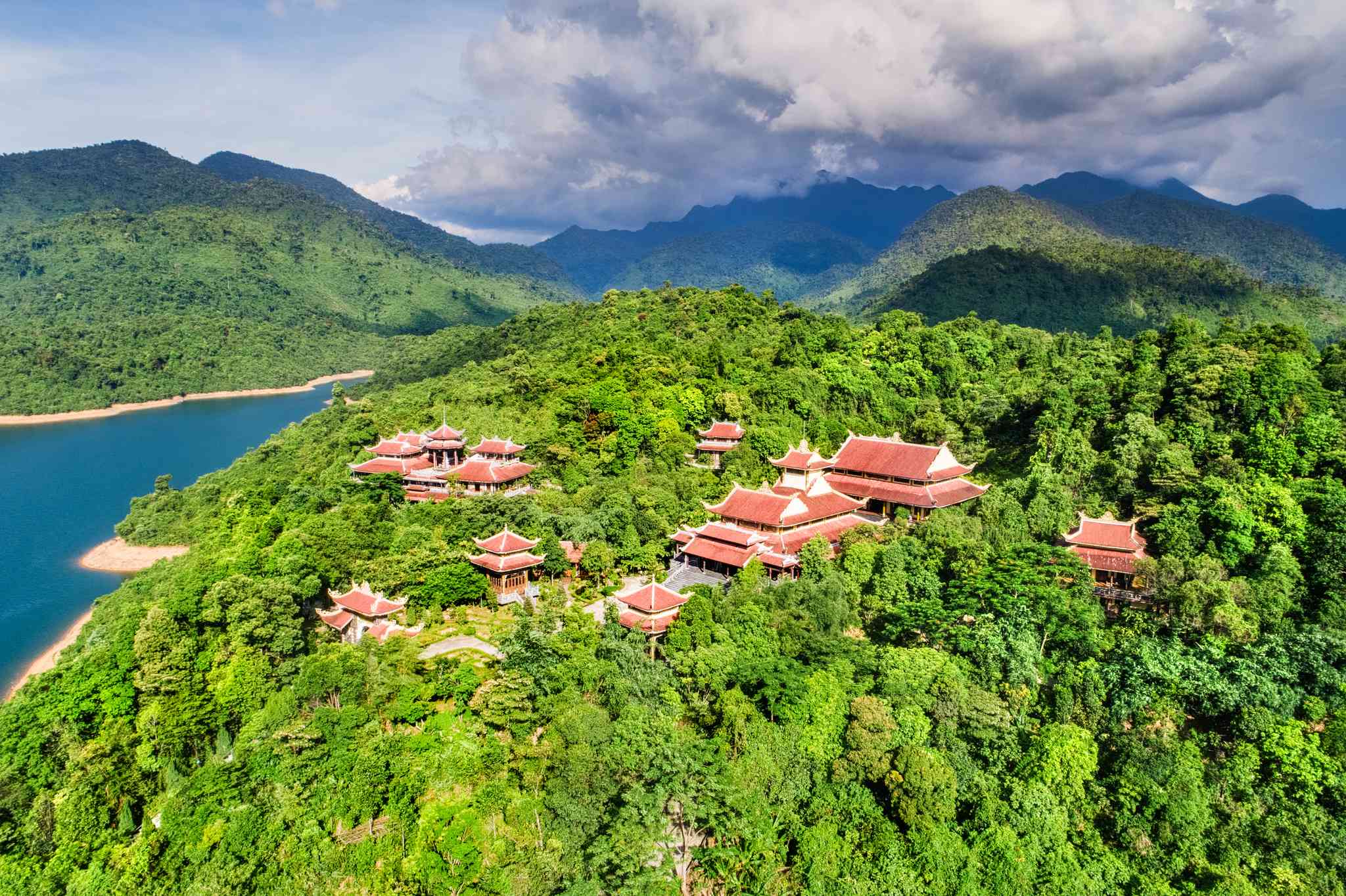 Blick auf die Landschaft von Hue - private Tagesreise von Bach Ma - Foto 7