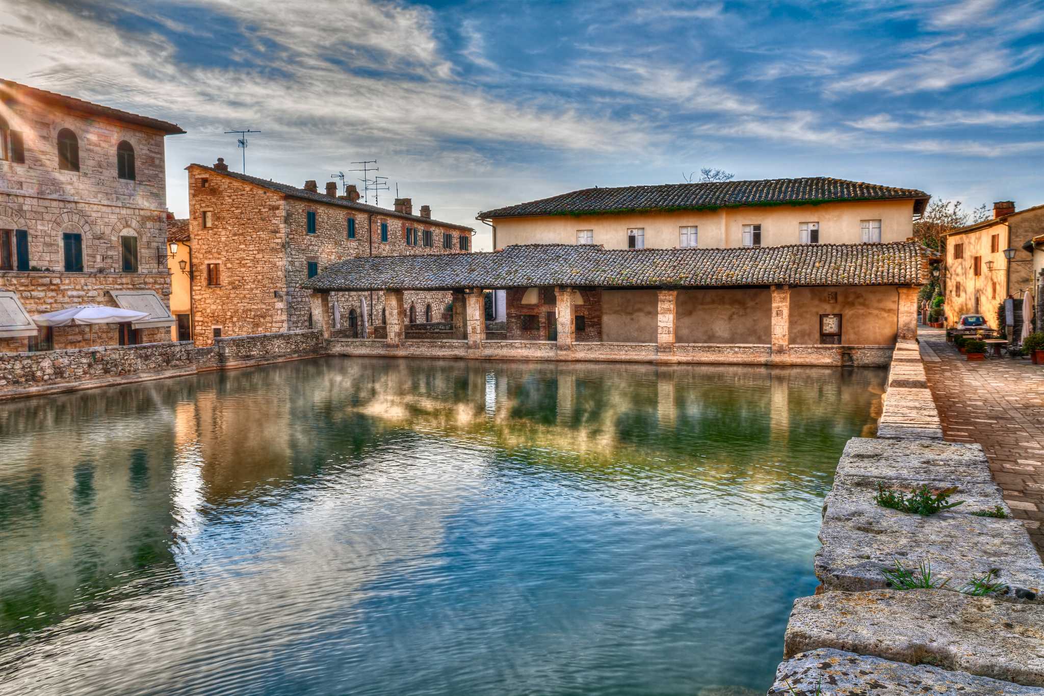 在 从 montalcino-it 到 pienza-it 的途中,参观 Bagno Vignoni ,通过 Daytrip