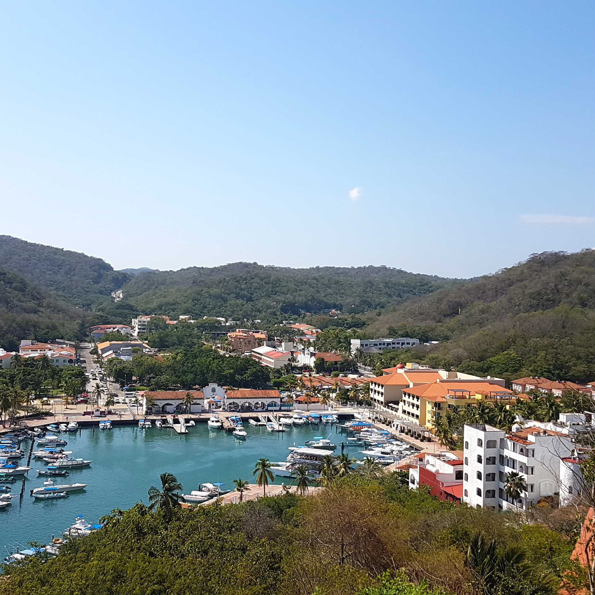 Bahias De Huatulco International Airport