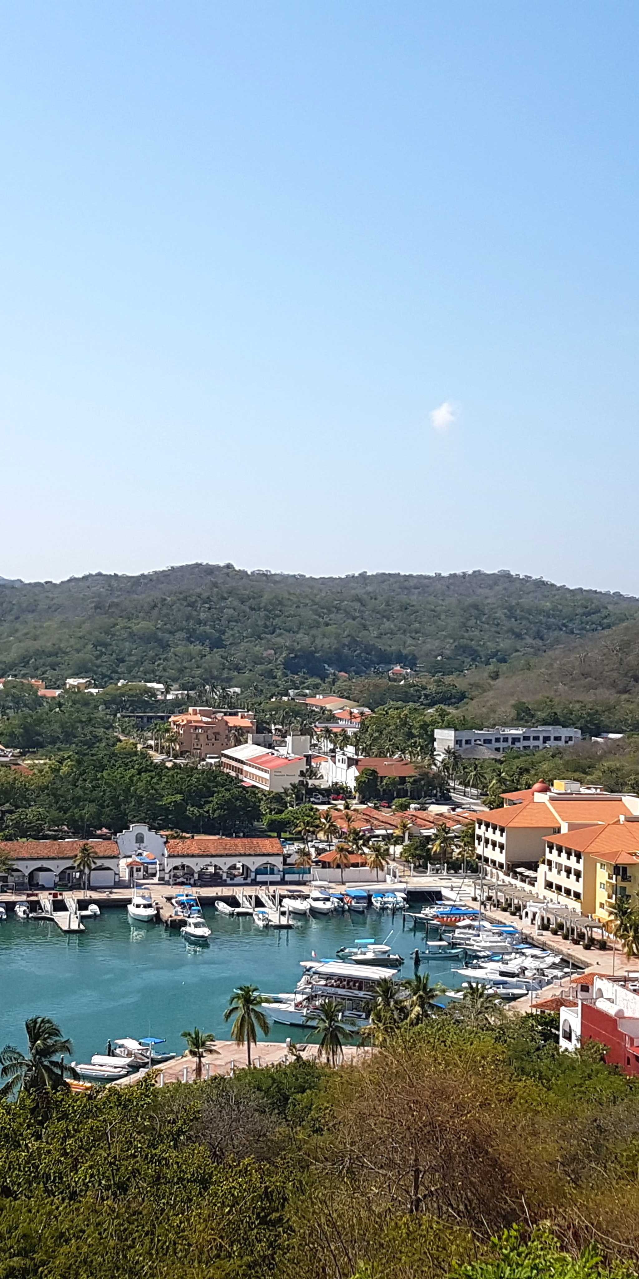 Bahias De Huatulco International Airport