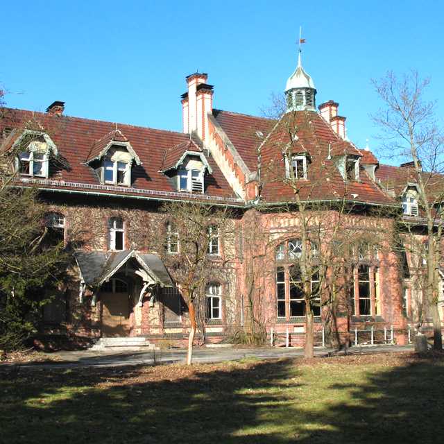 Berlin to Beelitz-Heilstatten: Private day trip