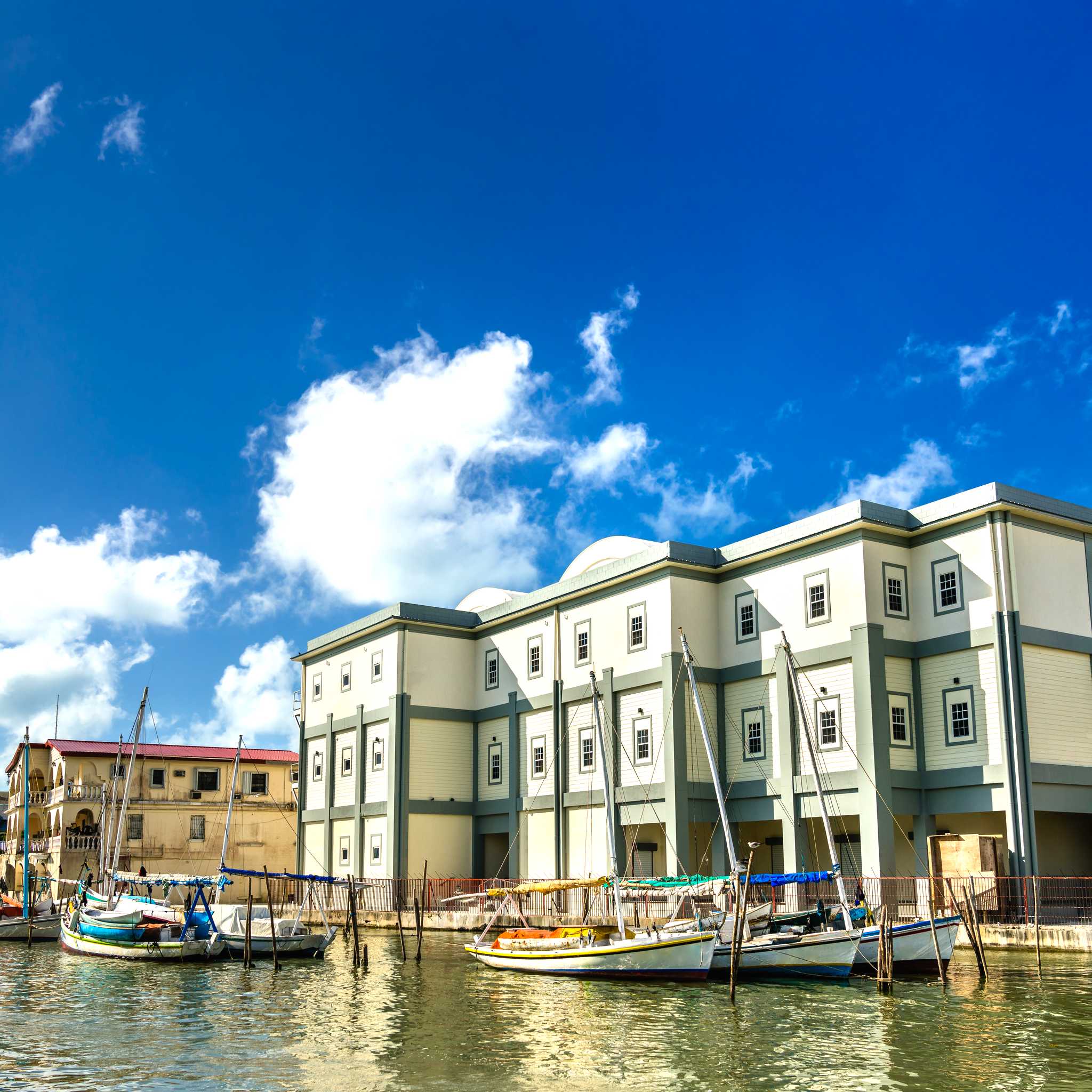 Private car transfers in Belize from Belize City