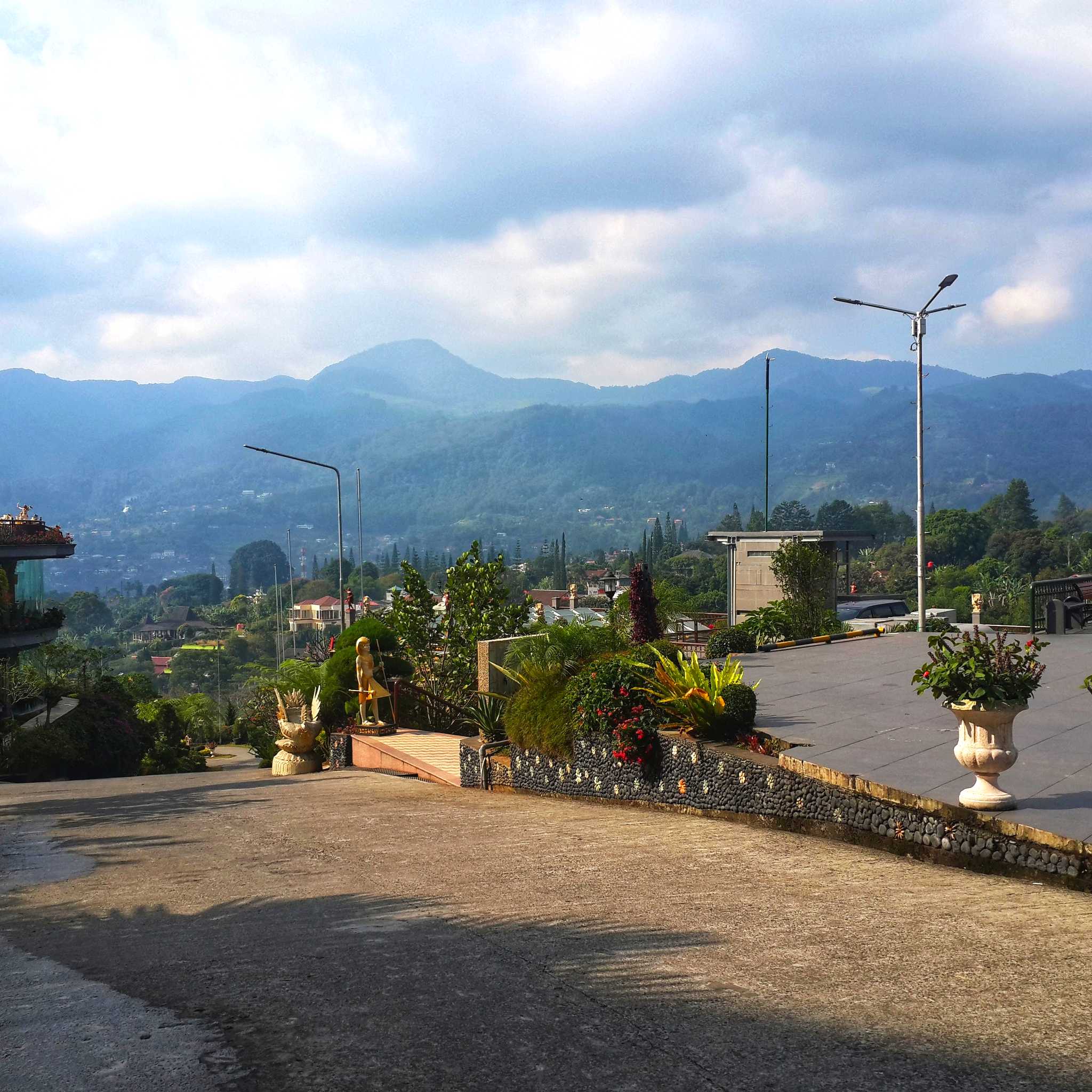 ๋ณด๊ณ ๋ฅด ์ํฐ