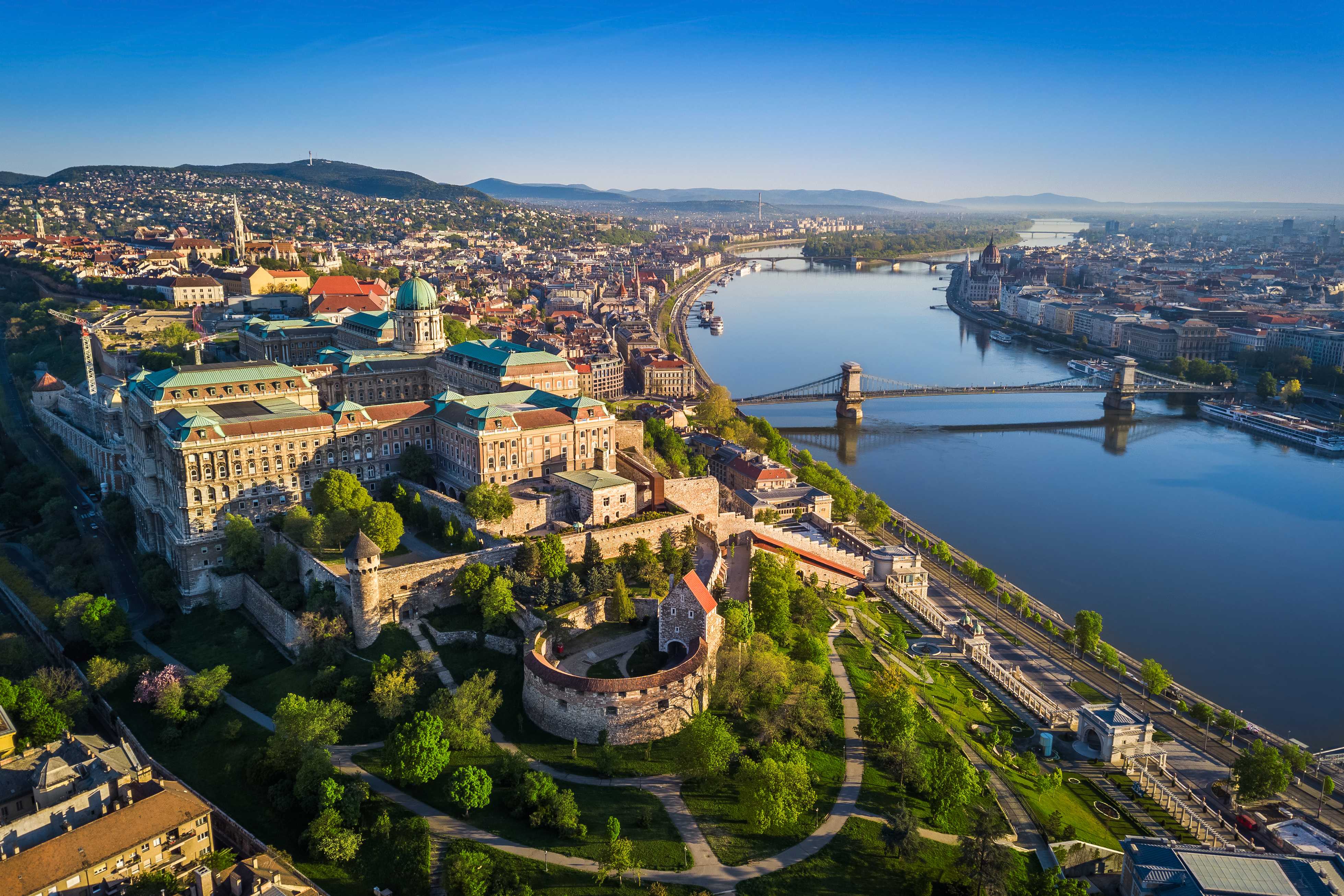 Vienna to Budapest Private Transfer | Daytrip