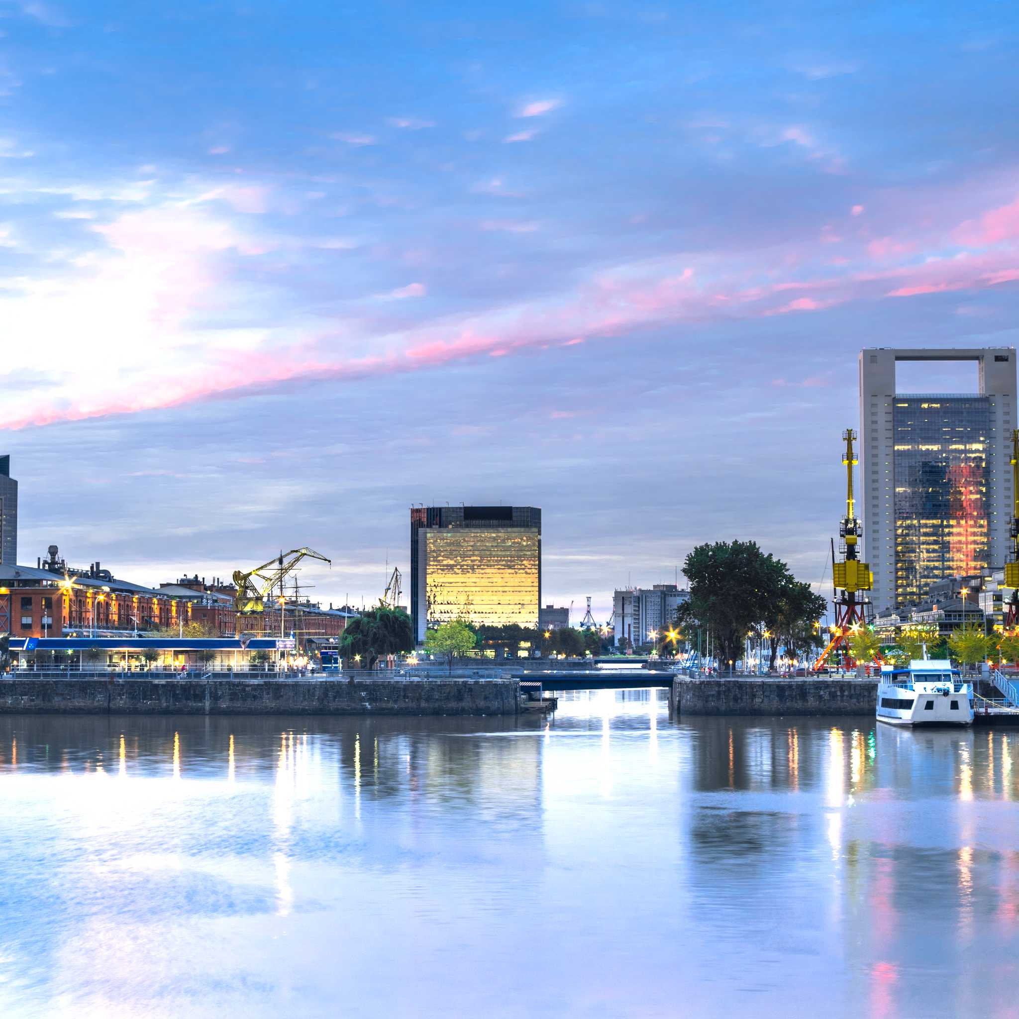 Private car transfers in Argentina from Jorge Newbery Airfield