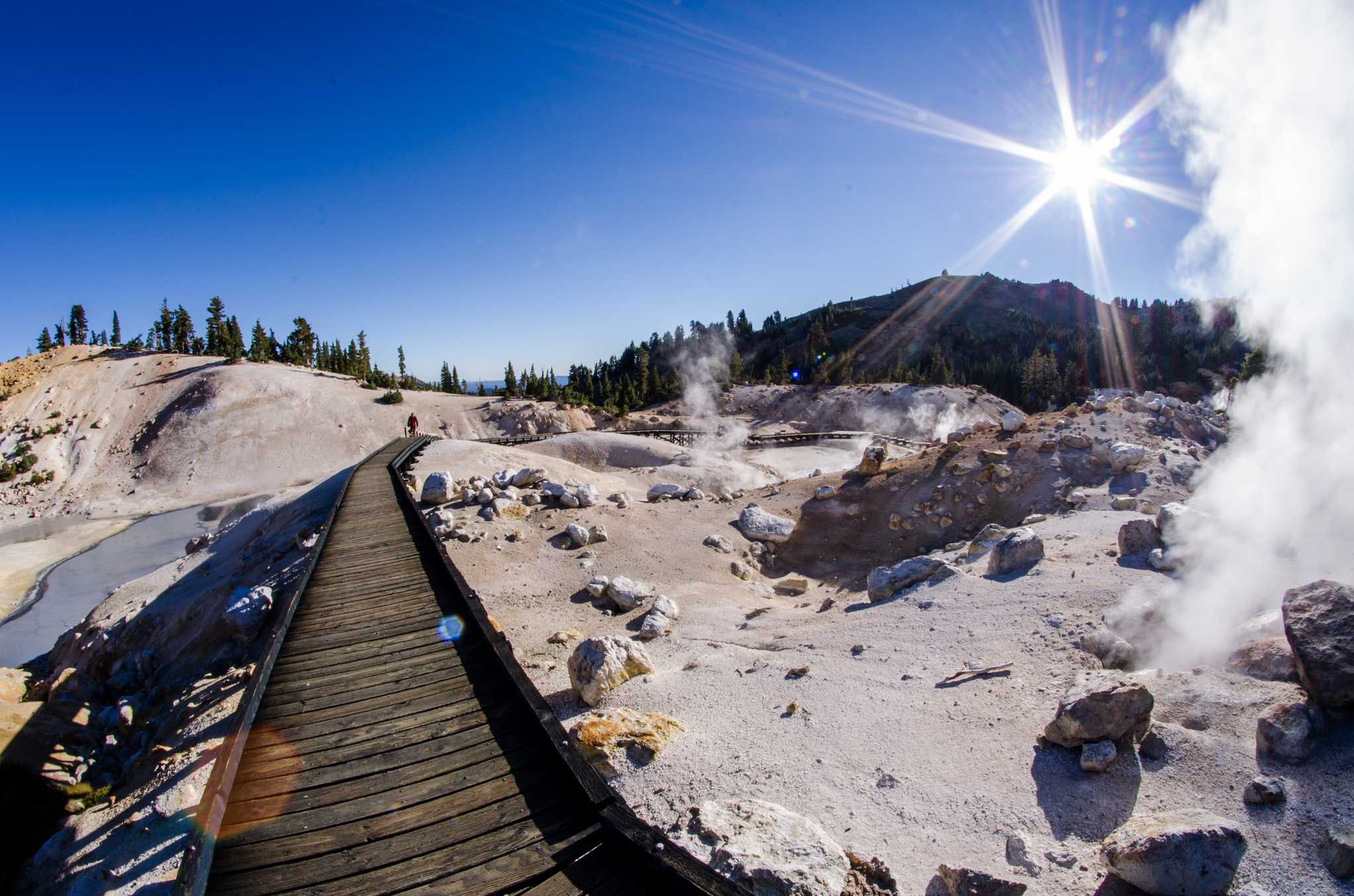 Visitar Bumpass Hell en el camino de las-vegas-nv-us a redding-ca-us con Daytrip