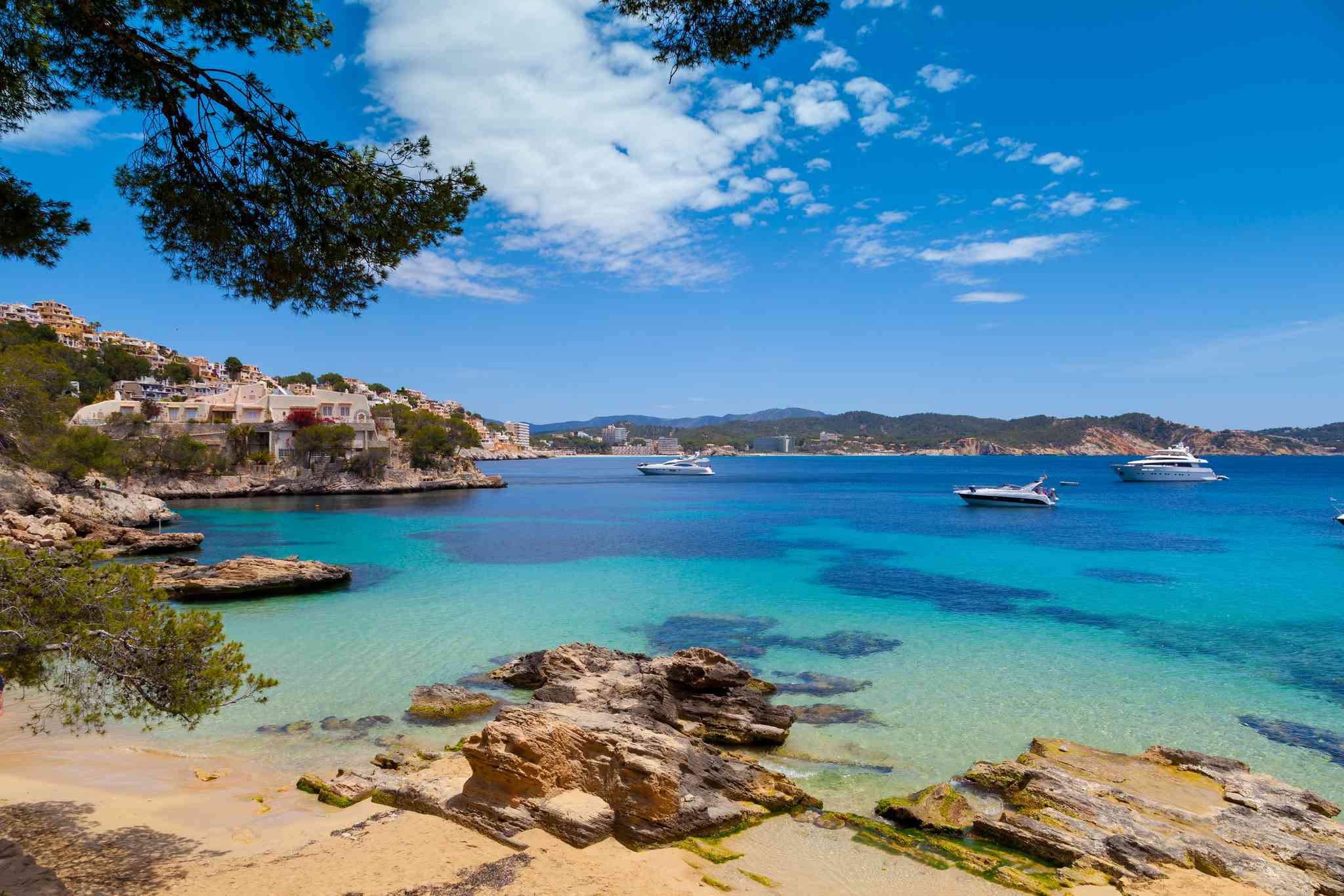 Vista panorámica de Peguera - excursión privada de un día desde Palma de Mallorca Airport - foto 2